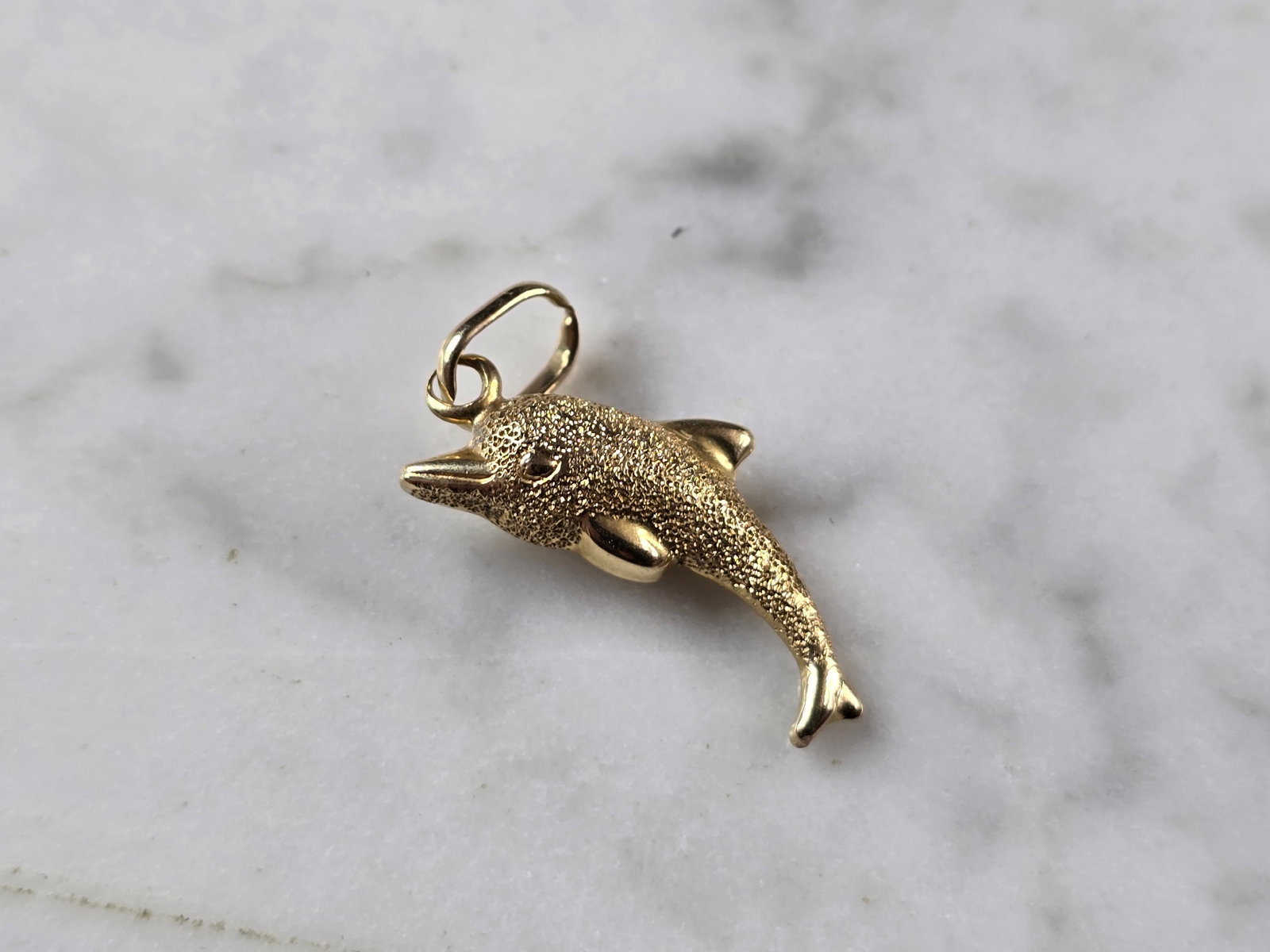 Womens Vintage Estate 14K Yellow Gold Italian Dolphin Charm Pendant: A WOMEN'S VINTAGE ESTATE 14K YELLOW GOLD ITALIAN DOLPHIN CHARM. CHARM MEASURES 1" LONG BY 3/8" WIDE. TOTAL WEIGHT OF THE PENDANT IS 1.0g. WOULD MAKE A LOVELY GIFT FOR THAT SOMEONE SPECIAL. ANY QUESTIO
