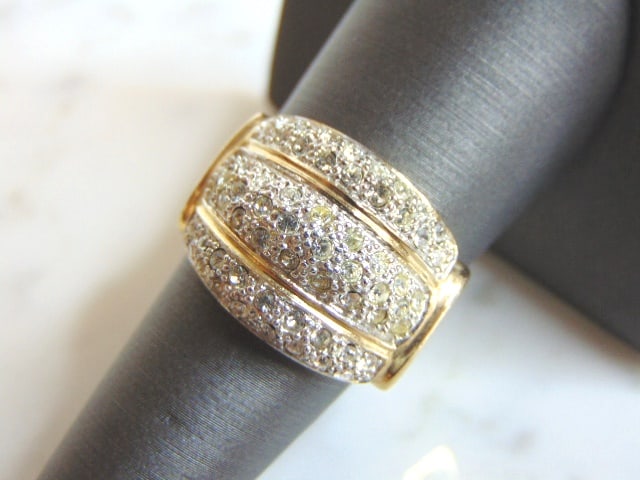 Womens Vintage Estate Sterling Silver Gold Tone CZ Ring: A WOMENS VINTAGE ESTATE STERLING SILVER GOLD TONE CZ RING THAT WEIGHS 8.4g. THE RING IS A SIZE 8.0. THIS WOULD MAKE A NICE GIFT FOR THAT SOMEONE SPECIAL. ANY QUESTIONS PLEASE DO NOT HESITATE TO ASK. B
