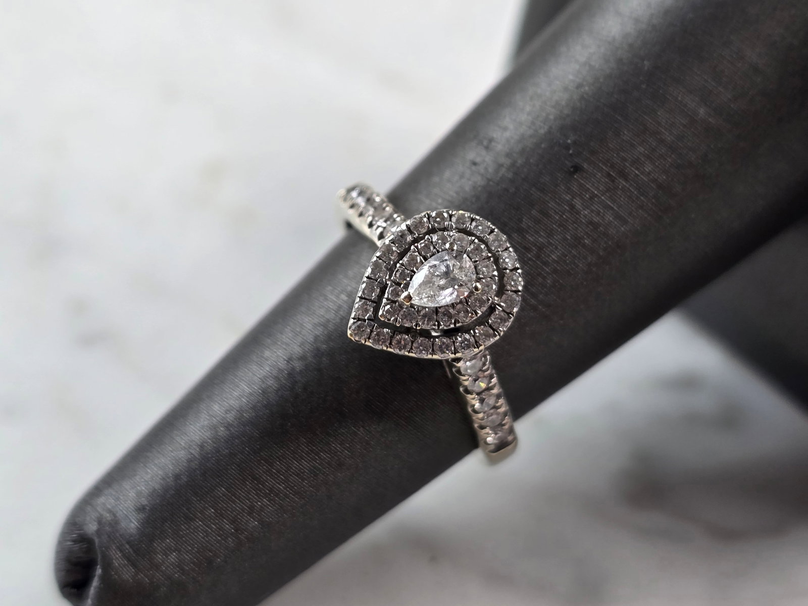 Womens Vintage Estate 14K White Gold Pear Shaped Diamond Ring: A WOMENS VINTAGE ESTATE 14K WHITE GOLD PEAR SHAPED DIAMOND RING. THE CENTER DIAMOND IS ABOUT 0.12cts, WITH 44 TINY ACCENT DIAMONDS. THE TOTAL WEIGHT IS 2.8g, AND IS A SIZE 6.0. THE LENGTH OF THE RING 