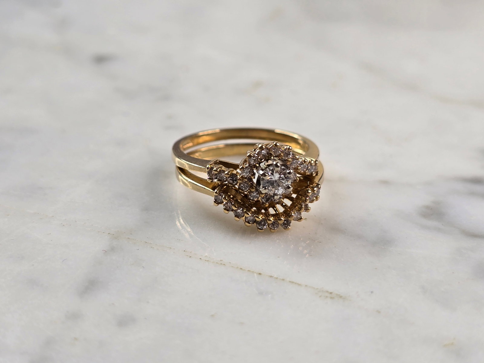 Womens Vintage Estate 14K Yellow Gold Exquisite Diamond Ring Set: A WOMENS VINTAGE ESTATE 14K YELLOW GOLD DIAMOND RING SET, MADE BY EXQUISITE. THE CENTER DIAMOND IS ABOUT .15cts WITH 27 TINY ACCENT DIAMONDS. THE TOTAL WEIGHT IS 4.6g, AND IS A SIZE 6.25. THE WIDTH IS