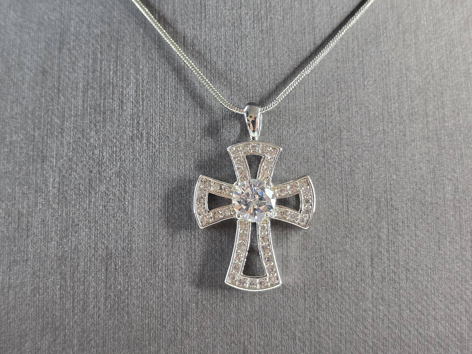 Womens Vintage Estate Religious Sterling Silver CZ Cross Necklace: A VERY NICE WOMENS VINTAGE ESTATE STERLING SILVER CZ CROSS NECKLACE THAT WEIGHS 8.4g. THE NECKLACE MEASURES 18 1/2" LONG AND THE PENDANT MEASURES 1 1/4" LONG BY 7/8" WIDE. ANY QUESTIONS PLEASE DONT HE