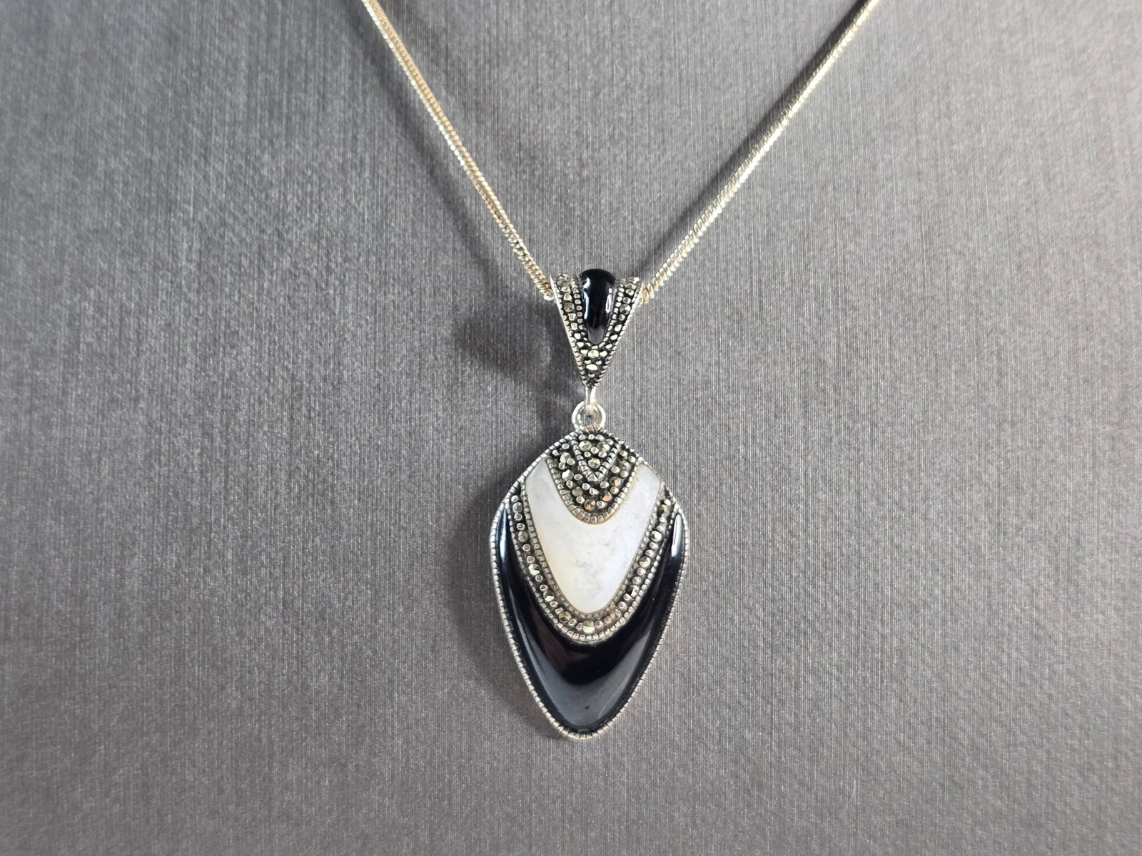 Womens Vintage Estate Sterling Silver Modernist Pendant Necklace: A WOMENS VINTAGE ESTATE STERLING SILVER MODERNIST PENDANT WITH NECKLACE. PENDANT WITH NECKLACE WEIGHS 6.3g. PENDANT MEASURES 1 5/8" LONG BY 3/4" WIDE. THE NECKLACE MEASURES 19 3/4" LONG. MAKES A GREAT