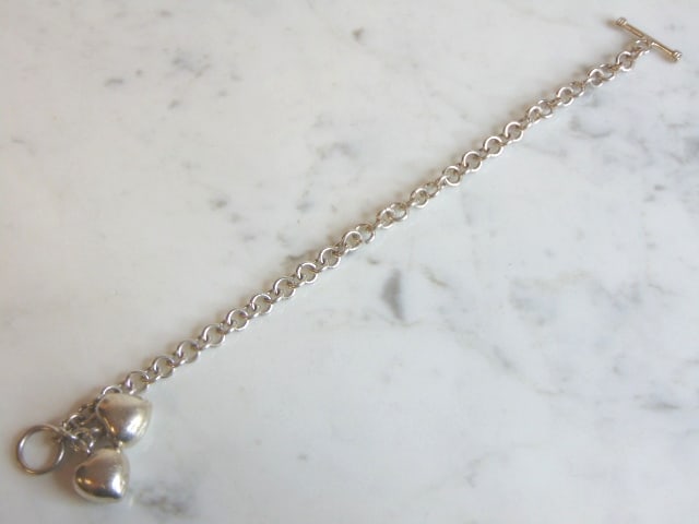 Womens Vintage Sterling Silver Heart Charm Bracelet: A LOVELY VINTAGE ESTATE STERLING SILVER HEART CHARM BRACELET. BRACELET MEASURES 8 3/8" LONG BY 1/4" WIDE AND WEIGHS 23.0g. THIS WOULD MAKE A LOVELY GIFT FOR THAT SOMEONE SPECIAL. ANY QUESTIONS, PLEASE