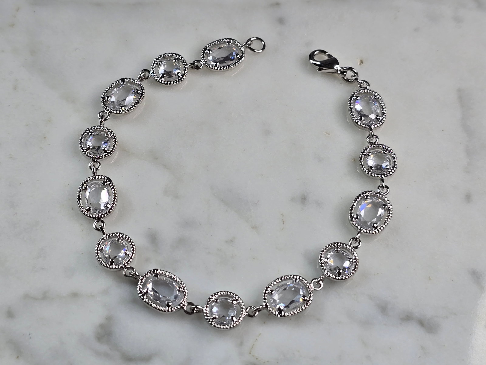Womens Vintage Estate Sterling Silver Modernist Bracelet: A WOMENS VINTAGE ESTATE STERLING SILVER MODERNIST TENNIS BRACELET. THE BRACELET MEASURES 7 1/8" LONG BY 5/16" WIDE, AND WEIGHS 8.3g. WOULD MAKE A GREAT GIFT FOR SOMEONE SPECIAL. ANY QUESTIONS PLEASE D