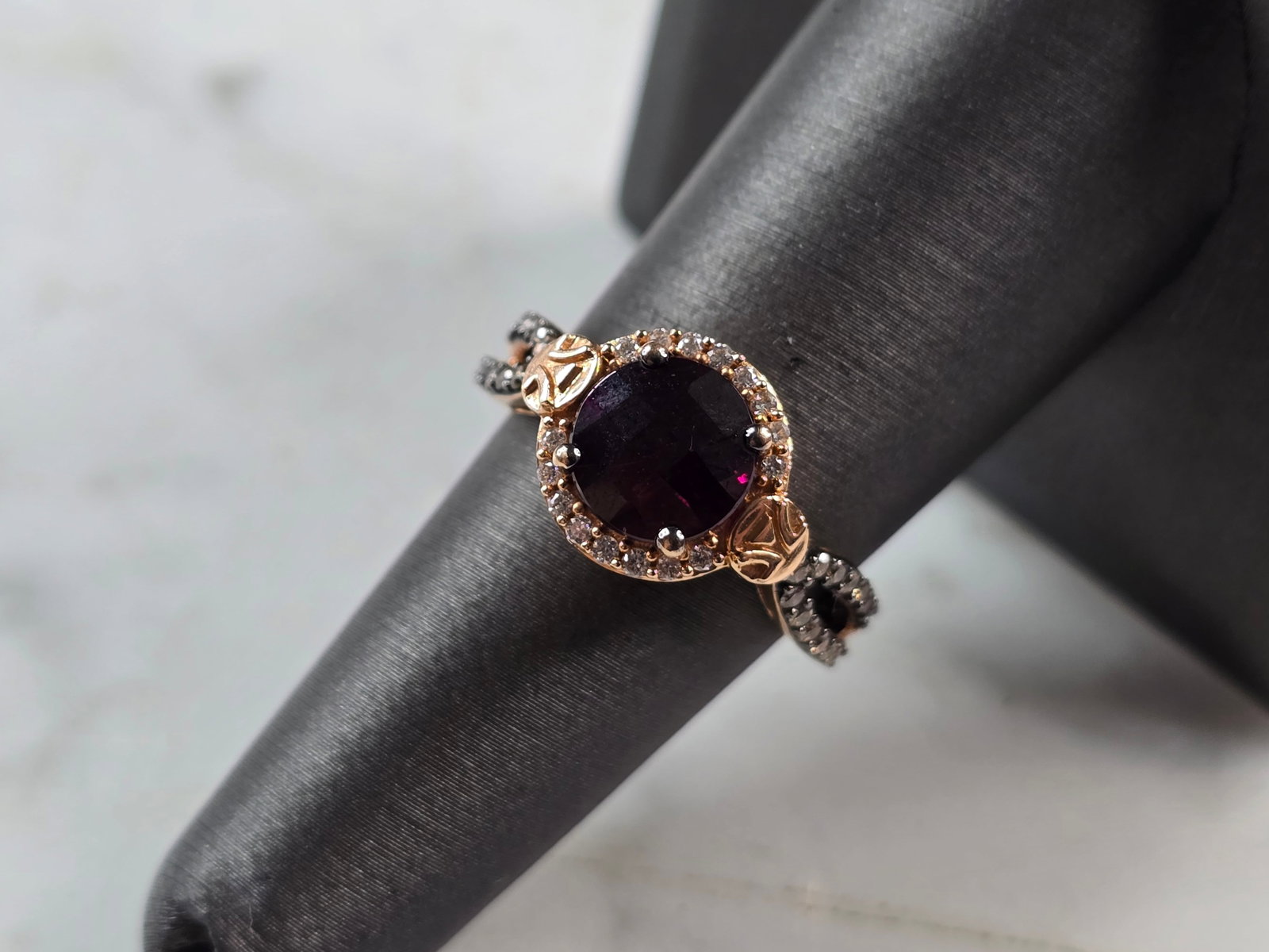Womens Vintage Estate 14K Rose Gold Amethyst Diamond Levian Ring: A WOMENS VINTAGE ESTATE 14K ROSE GOLD AMETHYST LEVIAN DIAMOND RING. THE RING WEIGHS 5.2g, AND IS A SIZE 7.0. THE WIDTH OF THE RING IS 3/8". THERE ARE 26 TINY BROWN DIAMONDS, WITH 16 WHITE DIAMONDS IN 