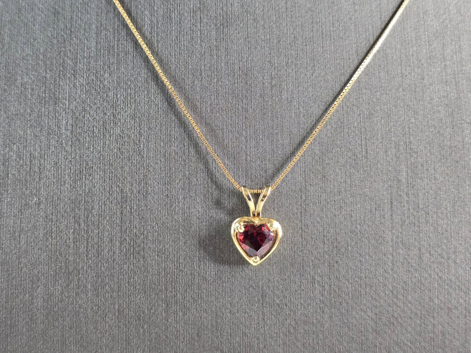 Womens Vintage Estate 14K Gold Necklace w/ Garnet Heart Pendant: A WOMENS VINTAGE ESTATE 14K GOLD NECKLACE WITH 14K GOLD GARNET HEART PENDANT. NECKLACE MEASURES 18 1/4" LONG. PENDANT MEASURES 1/2" LONG BY 3/8" WIDE. TOGETHER THEY WEIGH 2.3g. WOULD MAKE A LOVELY GIF