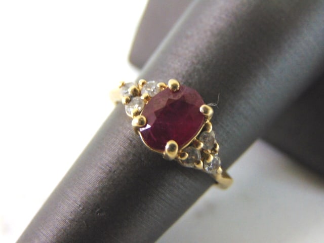 Womens Vintage Estate 14k Gold Ruby & Diamond Ring: THIS ITEM IS A WOMENS VINTAGE ESTATE 14K GOLD RUBY & DIAMOND RING. RING IS MARKED ON THE INSIDE "14K". THE SIZE OF THE RING IS A 6.75. RING WEIGHS 3.2g AND THERE ARE ABOUT .18cts OF DIAMONDS. ANY OTHE