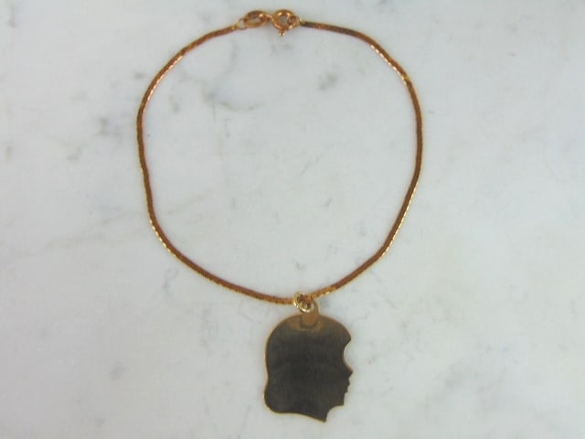 Womens Vintage Estate 14K Yellow Gold Charm Bracelet: A VINTAGE ESTATE 14K YELLOW GOLD CHARM BRACELET. BRACELET IS 7 1/8" LONG FROM THE CLASP AND THE CHARM MEASURES 1" BY 5/8", AND WEIGHS 2.1g. THIS WOULD MAKE A LOVELY GIFT FOR THAT SOMEONE SPECIAL. ANY 