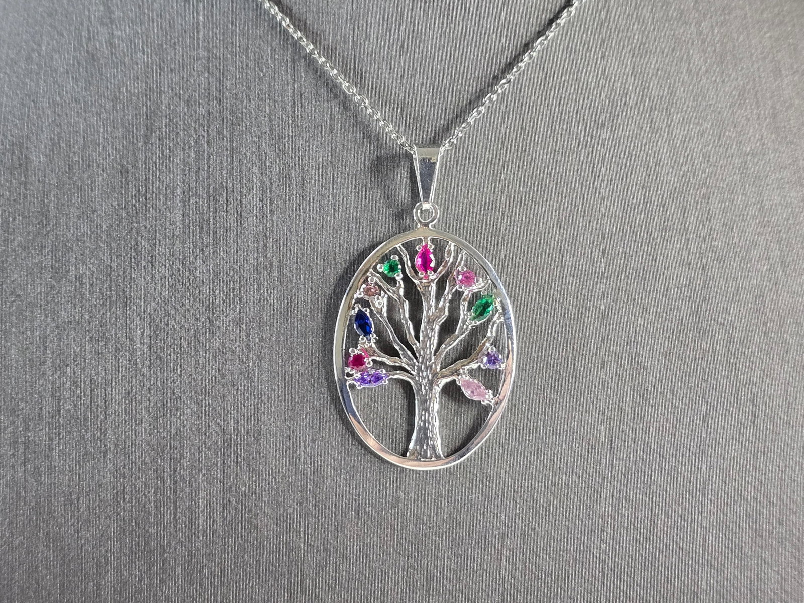 Womens Sterling Silver Multi Stone Tree Of Life Pendant Necklace: A WOMENS VINTAGE ETATE STERLING SILVER NECKLACE WITH MULTI STONE "TREE OF LIFE" PENDANT. THE TOTAL WEIGHT OF NECKLACE AND PENDANT IS 4.7g. THE NECKLACE MEASURES 18" LONG AND THE PENDANT MEASURES 1 1/2