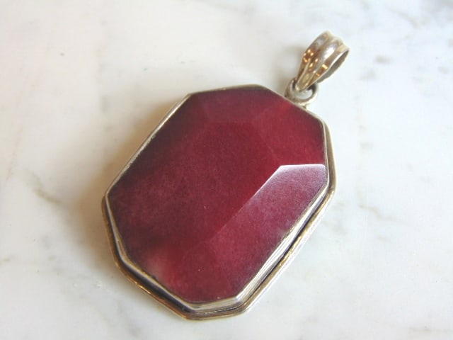 Womens Vintage Estate Sterling Silver Zoisite Pendant: A WOMENS VINTAGE ESTATE STERLING SILVER ZOISITE PENDANT. NOT SURE IF STONE IS REAL OR MAN MADE. PENDANT WEIGHS 28.3g AND PENDANT MEASURES 2 3/8" LONG BY 1 3/8" WIDE. MAKES A GREAT GIFT FOR THAT SOMEON