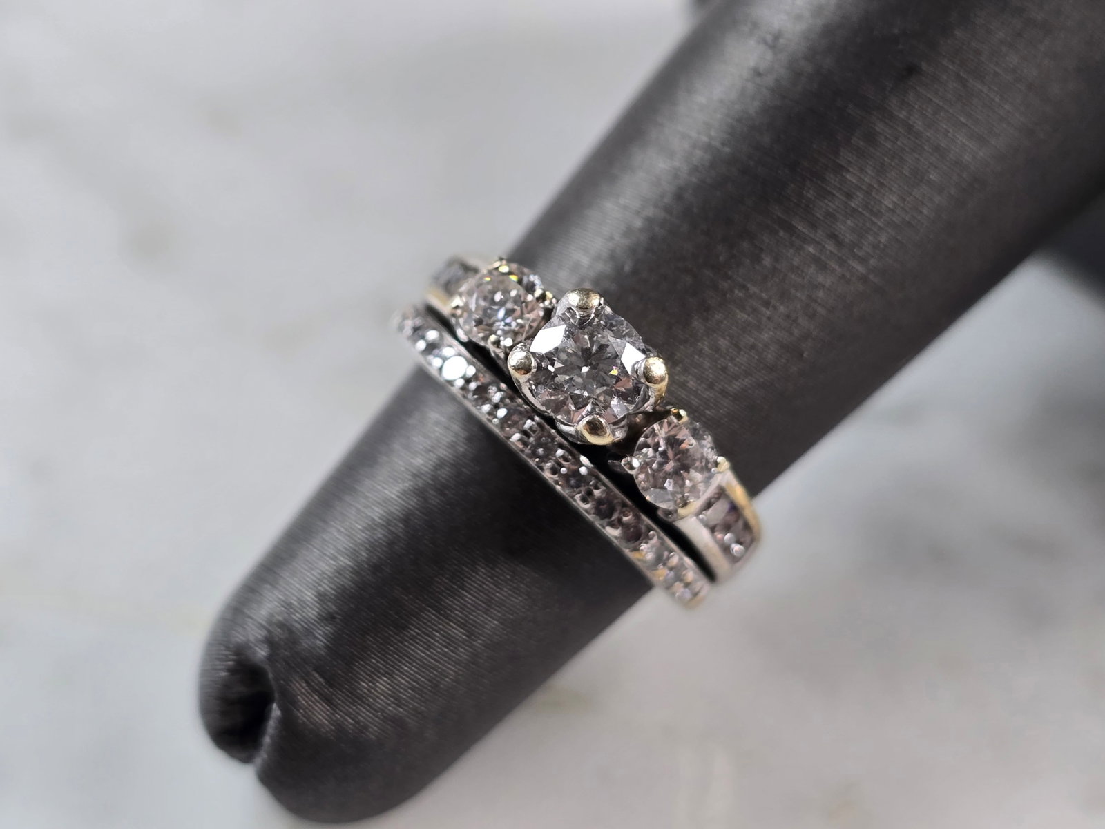 Womens Vintage Estate 14K Yellow & White Gold Diamond Ring: A WOMENS VINTAGE ESTATE 14K YELLOW & WHITE GOLD DIAMOND RING. THE RING IS A SIZE 4.0 AND WEIGHS 4.6g. THERE ARE ABOUT .92cts OF DIAMONDS IN THE RING. THE WIDTH OF THE RING IS 1/4". RING IS MARKED 14K.