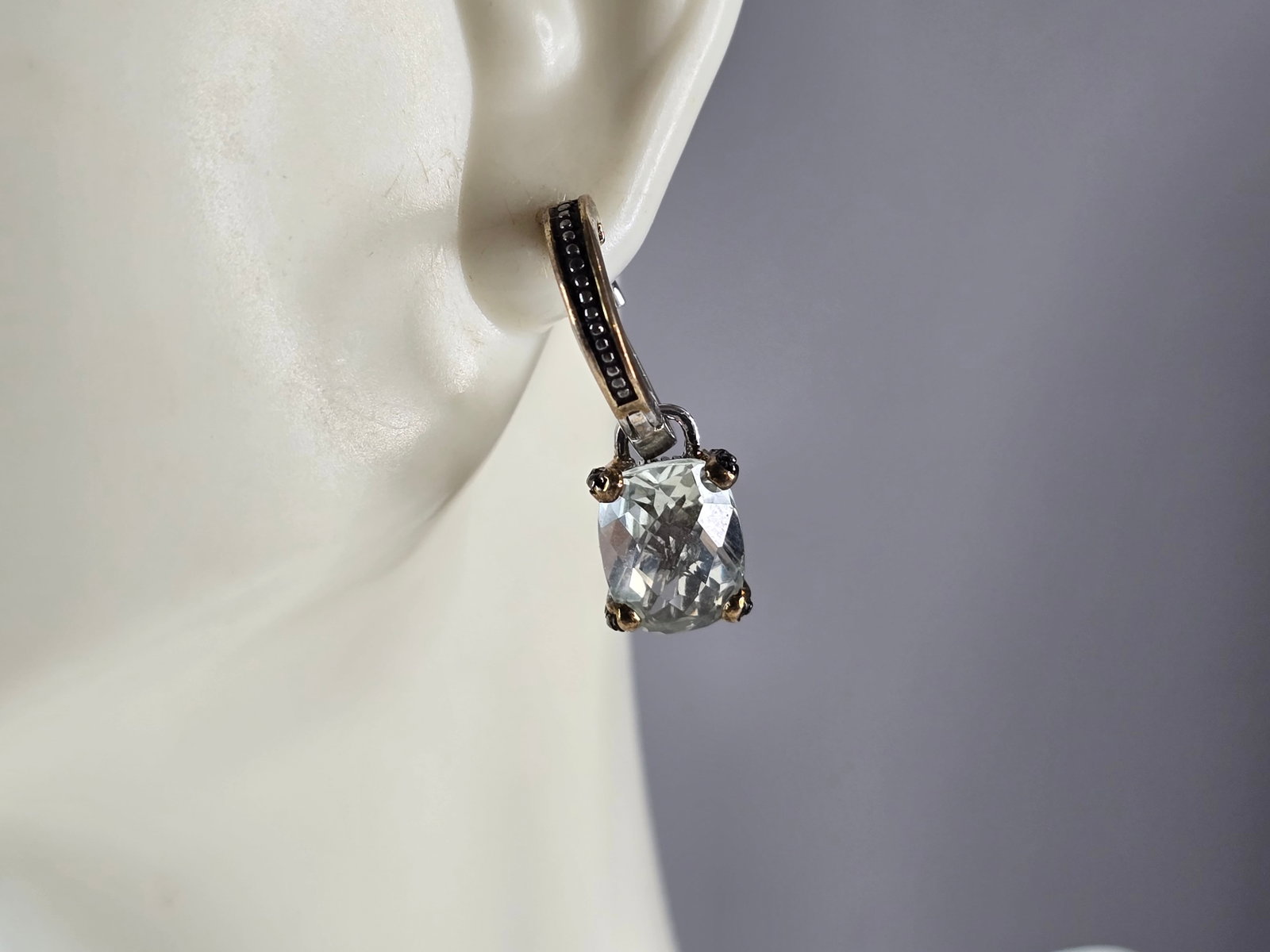 Womens Estate Sterling Silver Modernist Gold Tone Topaz Earrings: A PAIR OF WOMENS VINTAGE ESTATE STERLING SILVER GOLD TONE TOPAZ COLORED EARRINGS. THE EARRINGS WEIGH 6.3g AND MEASURE 1" BY 3/8". STONES ARE SYNTHETIC. ANY QUESTIONS, PLEASE DO NOT HESITATE TO ASK. BE