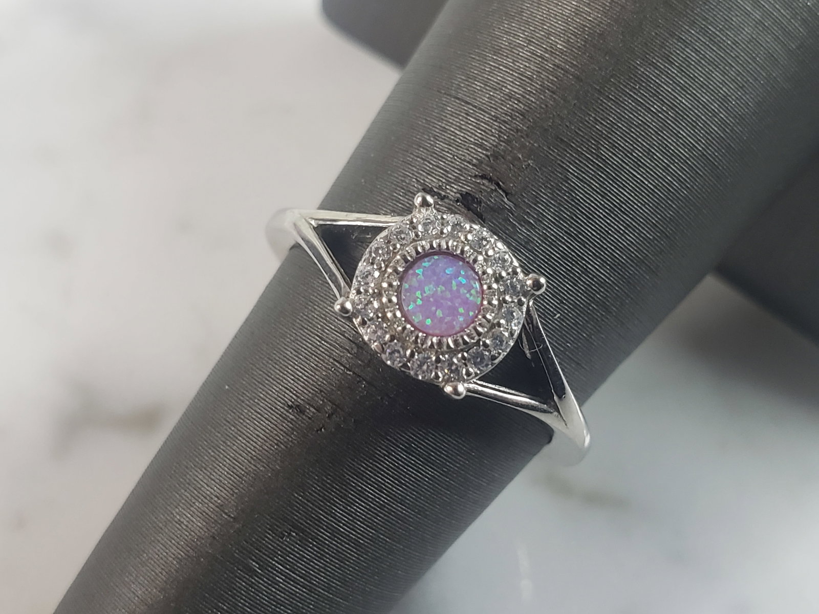 Womens Vintage Estate Sterling Silver Pink Opal Stone Ring: A WOMENS ESTATE STERLING SILVER PINK OPAL STONE RING. NOT SURE IF STONES ARE REAL OR MAN MADE. THE RING WEIGHS 2.4g AND IS A SIZE 6.0. FACE MEASURES 1/4". MAKES A GREAT GIFT FOR THAT SOMEONE SPECIAL. 