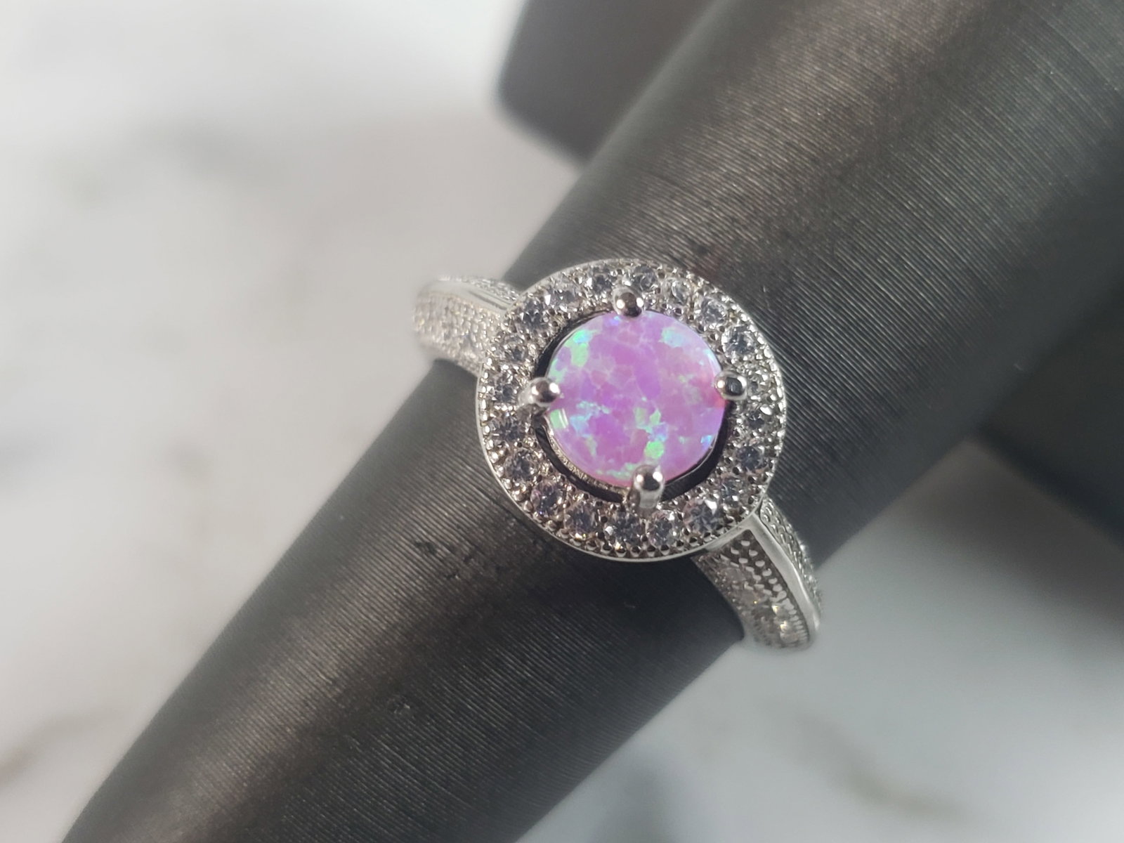 Womens Vintage Estate Sterling Silver Pink Opal Stone Ring: A WOMENS ESTATE STERLING SILVER PINK OPAL STONE RING. NOT SURE IF STONES ARE REAL OR MAN MADE. THE RING WEIGHS 3.4g AND IS A SIZE 6.0. FACE MEASURES 3/8". MAKES A GREAT GIFT FOR THAT SOMEONE SPECIAL. 