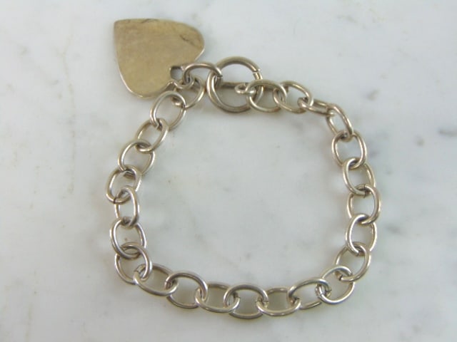 Womens Vintage Estate Sterling Silver Charm Bracelet: A LOVELY VINTAGE ESTATE STERLING SILVER CHARM BRACELET. BRACELET MEASURES 7 3/8" LONG BY 1/4" WIDE AND WEIGHS 19.0g. THIS WOULD MAKE A LOVELY GIFT FOR THAT SOMEONE SPECIAL. ANY QUESTIONS, PLEASE DON'T