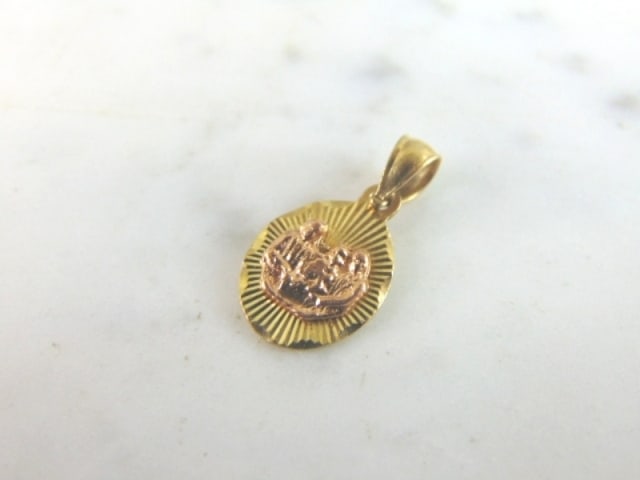 Vintage 14K Yellow & Rose Gold Religious Pendant: A VINTAGE 14K YELLOW & ROSE GOLD RELIGIOUS PENDANT. THE TOTAL WEIGHT IS 1.6g, AND MEASURES 3/4" LONG, BY 3/8" WIDE. MARKED "SIS, 14k". MAKES A GREAT GIFT FOR THAT SPECIAL SOMEONE. ANY QUESTIONS PLEASE