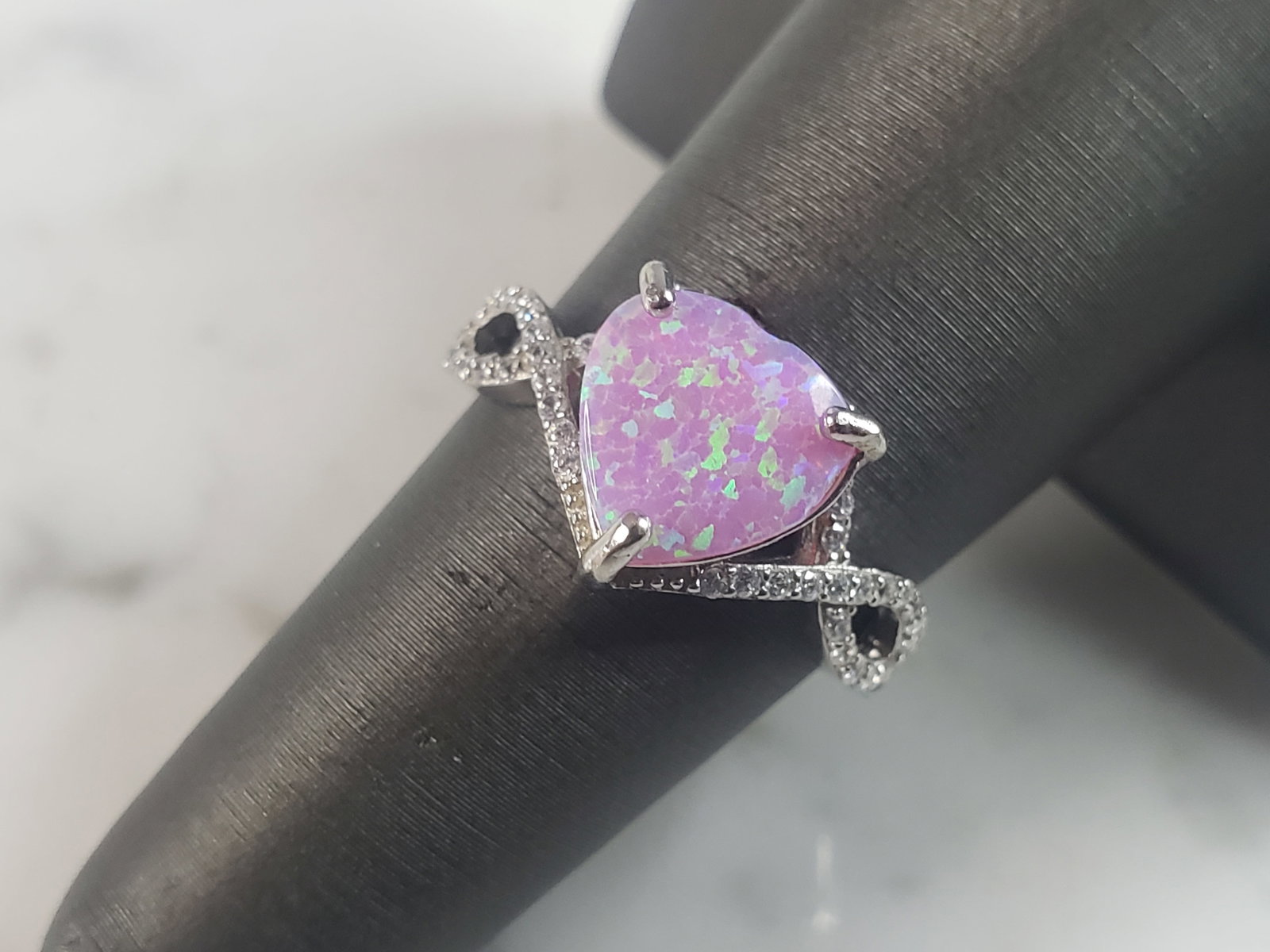 Womens Vintage Estate Sterling Silver Pink Opal Stone Ring: A WOMENS ESTATE STERLING SILVER PINK OPAL STONE RING. NOT SURE IF STONES ARE REAL OR MAN MADE. THE RING WEIGHS 3.1g AND IS A SIZE 6.0. FACE MEASURES 3/8". MAKES A GREAT GIFT FOR THAT SOMEONE SPECIAL. 