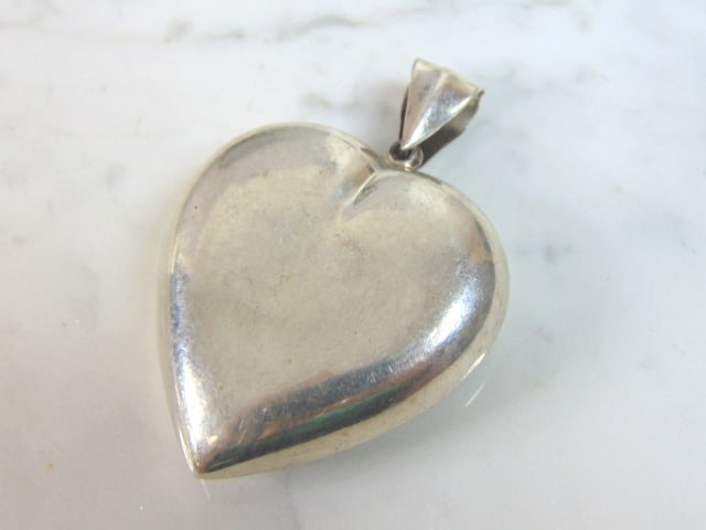 Womens Vintage Estate Sterling Silver Heart Pendant: A VERY NICE STERLING SILVER HEART PENDANT THAT WEIGHS 13.0g. THE PENDANT MEASURES 2 3/8" BY 1 5/8". ANY QUESTIONS PLEASE DONT HESITATE TO ASK. BE SURE TO CHECK OUT SOME OF MY OTHER GREAT ITEMS UP FOR 
