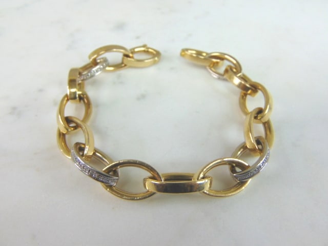 Womens Vintage Estate 14K Gold Diamond Italian Bracelet: A WOMENS VINTAGE ESTATE 14K YELLOW GOLD DIAMOND LINK ITALIAN BRACELET WITH ABOUT 0.56cts OF DIAMONDS. THE BRACELET WEIGHS 21.9g AND MEASURES 8" LONG BY 3/8" WIDE. BRACELET IS MARKED ON THE CLASP. DOES