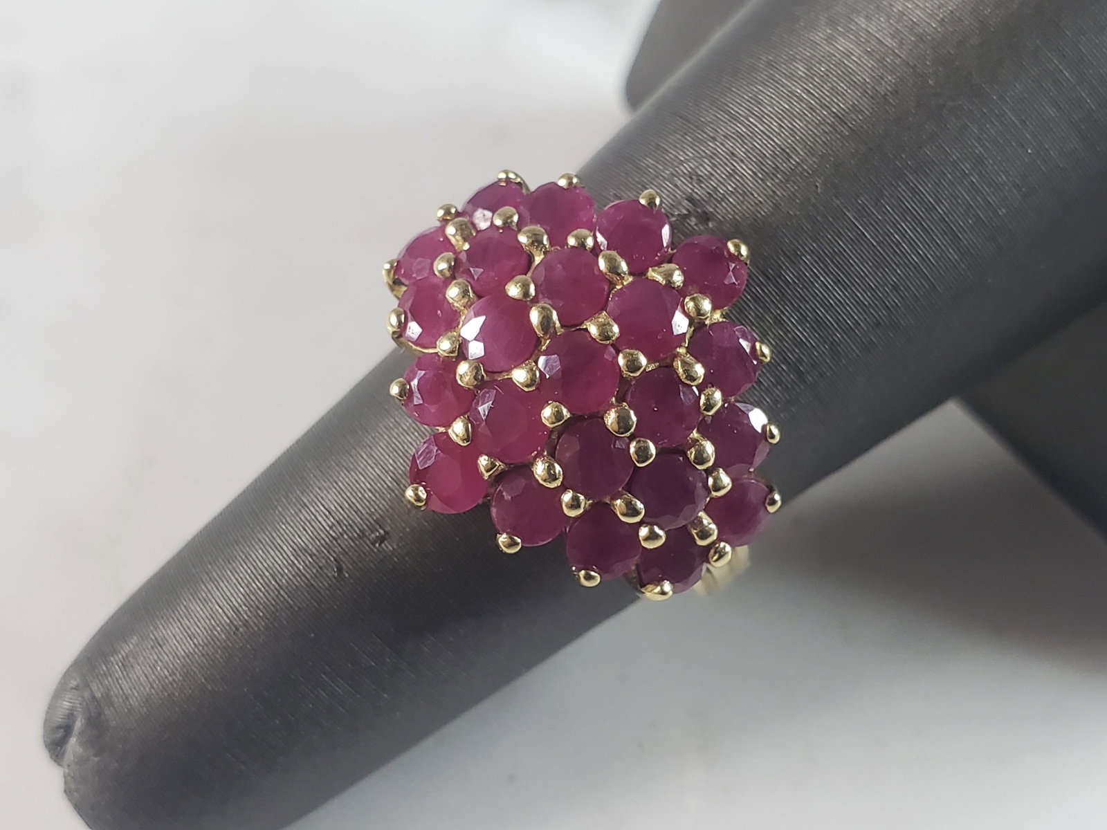 Womens Vintage Estate 10k Yellow Gold Ruby Ring: A WOMENS VINTAGE ESTATE 10K YELLOW GOLD RUBY RING. THE RING IS A SIZE 6.0 AND WEIGHS 4.4g. THE WIDTH OF THE RING IS ABOUT 5/8". RING IS MARKED 10K. THE RING MAKES A WONDERFUL GIFT FOR THAT SOMEONE SPE