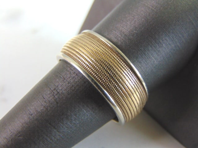 Mens Vintage Estate 14K Yellow White Gold Wedding Ring: A MENS VINTAGE ESTATE 14K YELLOW GOLD & WHITE GOLD RING. THE TOTAL WEIGHT IS 11.5g AND IS A SIZE 9.25. THE WIDTH OF THE RING IS 3/8". RING IS STAMPED "14k". ANY QUESTIONS, PLEASE DON'T HESITATE TO ASK
