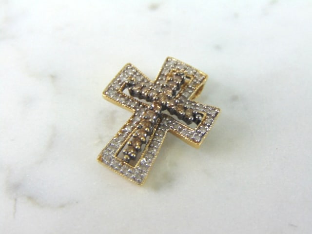 Womens Estate 14k Gold Chocolate Diamond Cross Pendant: A WOMENS 14K GOLD CHOCOLATE DIAMOND CROSS PENDANT. THE PENDANT WEIGHS 3.1g, AND MEASURES 7/8" BY 3/4", AND HAS A TOTAL OF .74cts OF WHITE AND CHOCOLATE DIAMONDS. WOULD MAKE A LOVELY GIFT FOR THAT SOME