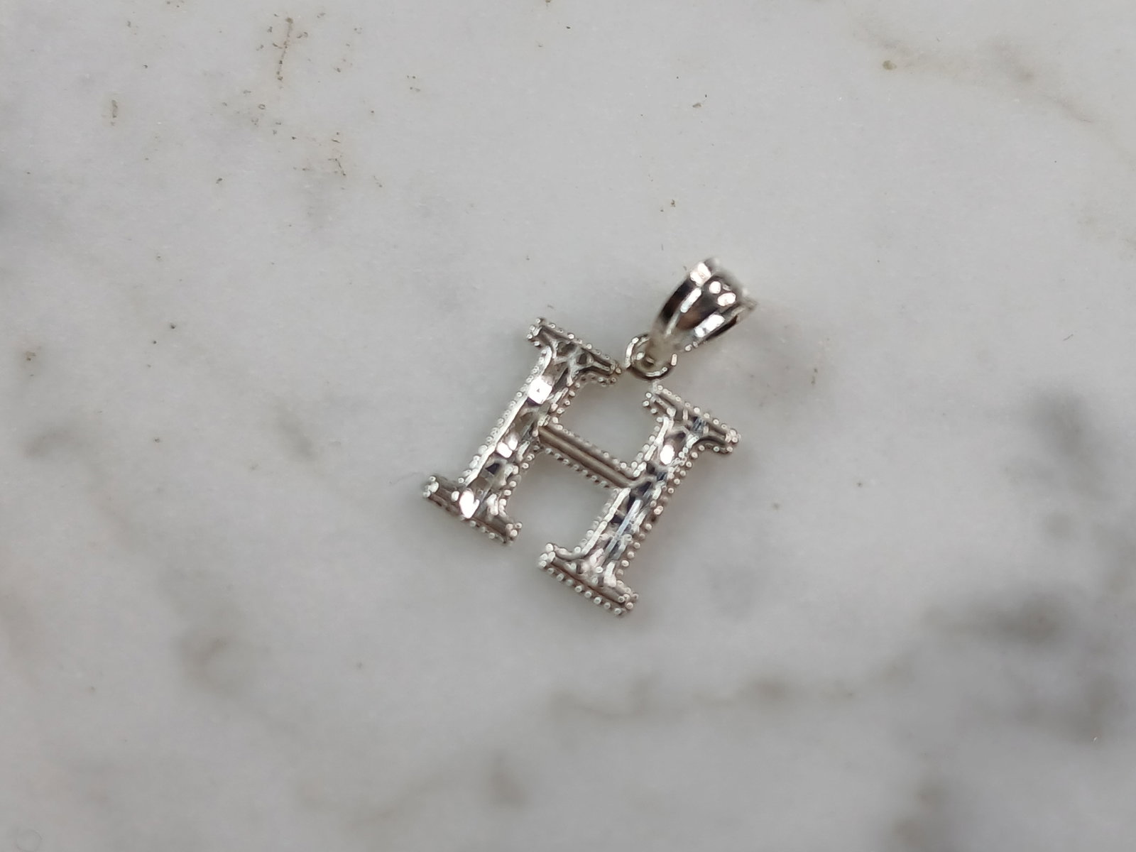 Womens Sterling Silver Initial Letter " H " Pendant: A WOMENS STERLING SILVER INITIAL LETTER "H" PENDANT. PENDANT WEIGHS 0.3g AND MEASURES 5/8" LONG BY 3/8" WIDE. MAKES A GREAT GIFT FOR THAT SOMEONE SPECIAL. ANY QUESTIONS, PLEASE ASK. BE SURE TO CHECK O