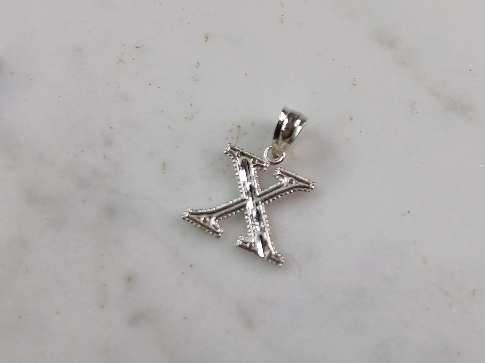 Womens Sterling Silver Initial Letter " X " Pendant: A WOMENS STERLING SILVER INITIAL LETTER "X" PENDANT. PENDANT WEIGHS 0.3g AND MEASURES 5/8" LONG BY 3/8" WIDE. MAKES A GREAT GIFT FOR THAT SOMEONE SPECIAL. ANY QUESTIONS, PLEASE ASK. BE SURE TO CHECK O