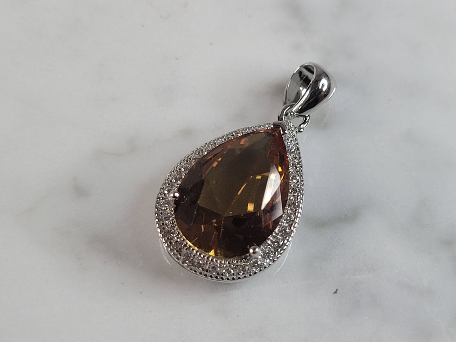 Womens Estate Sterling Silver Citrine Pendant: A WOMENS ESTATE STERLING SILVER PENDANT. PENDANT HAS A CITRINE COLORED GLASS STONE. PENDANT WEIGHS 3.5g AND MEASURES 1" LONG BY 1/2" WIDE. MAKES A GREAT GIFT FOR THAT SOMEONE SPECIAL. IF ANY QUESTIONS