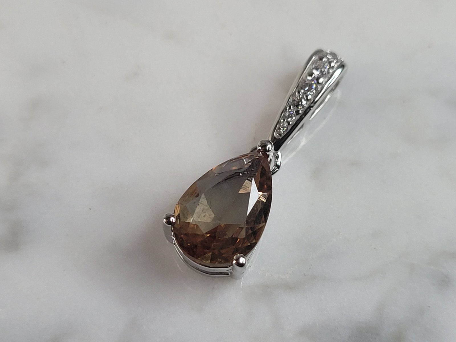 Womens Estate Sterling Silver Citrine Pendant: A WOMENS ESTATE STERLING SILVER PENDANT. PENDANT HAS A CITRINE COLORED GLASS STONE. PENDANT WEIGHS 2.0g AND MEASURES 1" LONG BY 5/16" WIDE. MAKES A GREAT GIFT FOR THAT SOMEONE SPECIAL. IF ANY QUESTION