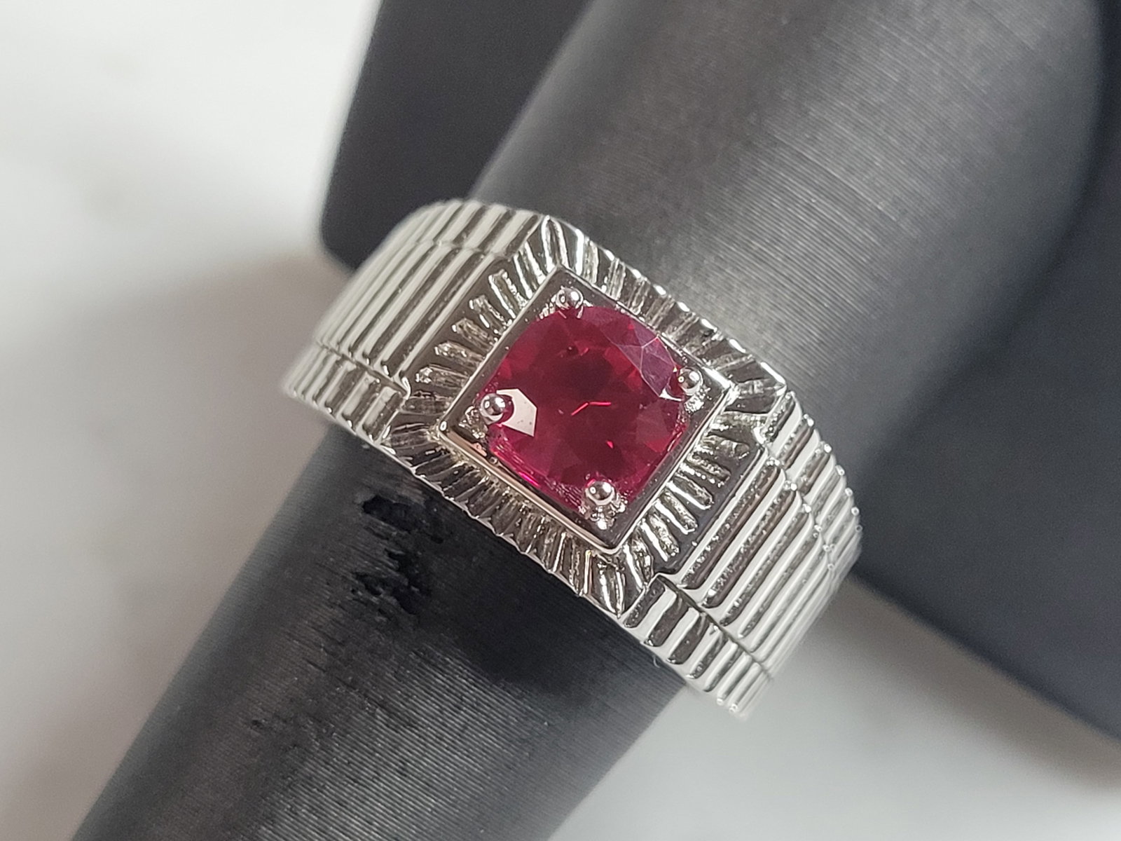 Mens Estate Sterling Silver Garnet Color Ring: A MENS ESTATE STERLING SILVER GARNET COLOR RING. THE RING IS A SIZE 9.0 AND WEIGHS 10.9g. STONE IS GARNET COLORED GLASS. WIDTH OF THE RING IS ABOUT 3/8". THE RING MAKES A BEAUTIFUL, IMPRESSIVE GIFT FO