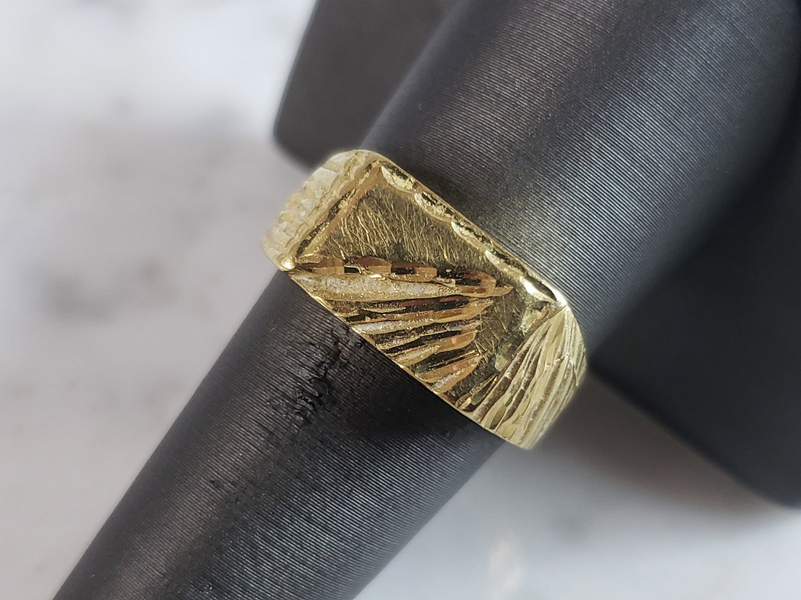 Mens Vintage Estate 14K Yellow Gold Modernist Ring: A MENS VINTAGE ESTATE 14K YELLOW GOLD MODERNIST RING. THE RING WEIGHS 5.3g AND IS A SIZE 8.5. THE WIDTH OF THE RING IS 3/8". RING IS STAMPED "14K" ON THE INSIDE. THIS WOULD MAKE A LOVELY GIFT FOR THAT