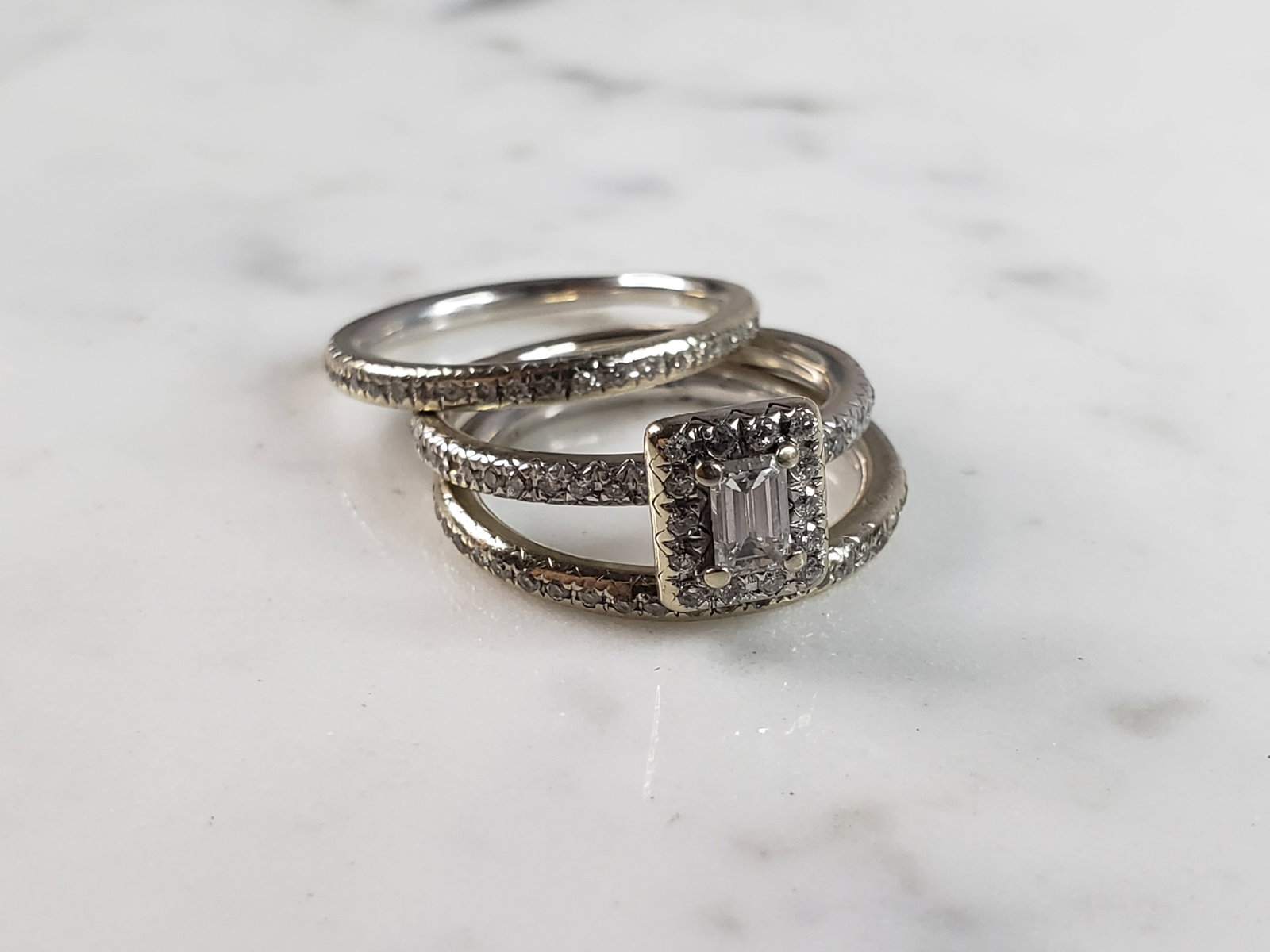 Womens Vintage Estate 14K White Gold Diamond Engagement Ring Set: A WOMENS VINTAGE ESTATE 14K WHITE GOLD DIAMOND ENGAGEMENT RING SET. THE RINGS ARE SIZE 5.25, AND WEIGH 7.1g TOGETHER. THERE ARE ABOUT 1.42cts OF DIAMONDS BETWEEN THE THREE RINGS. THE CENTER DIAMOND IS