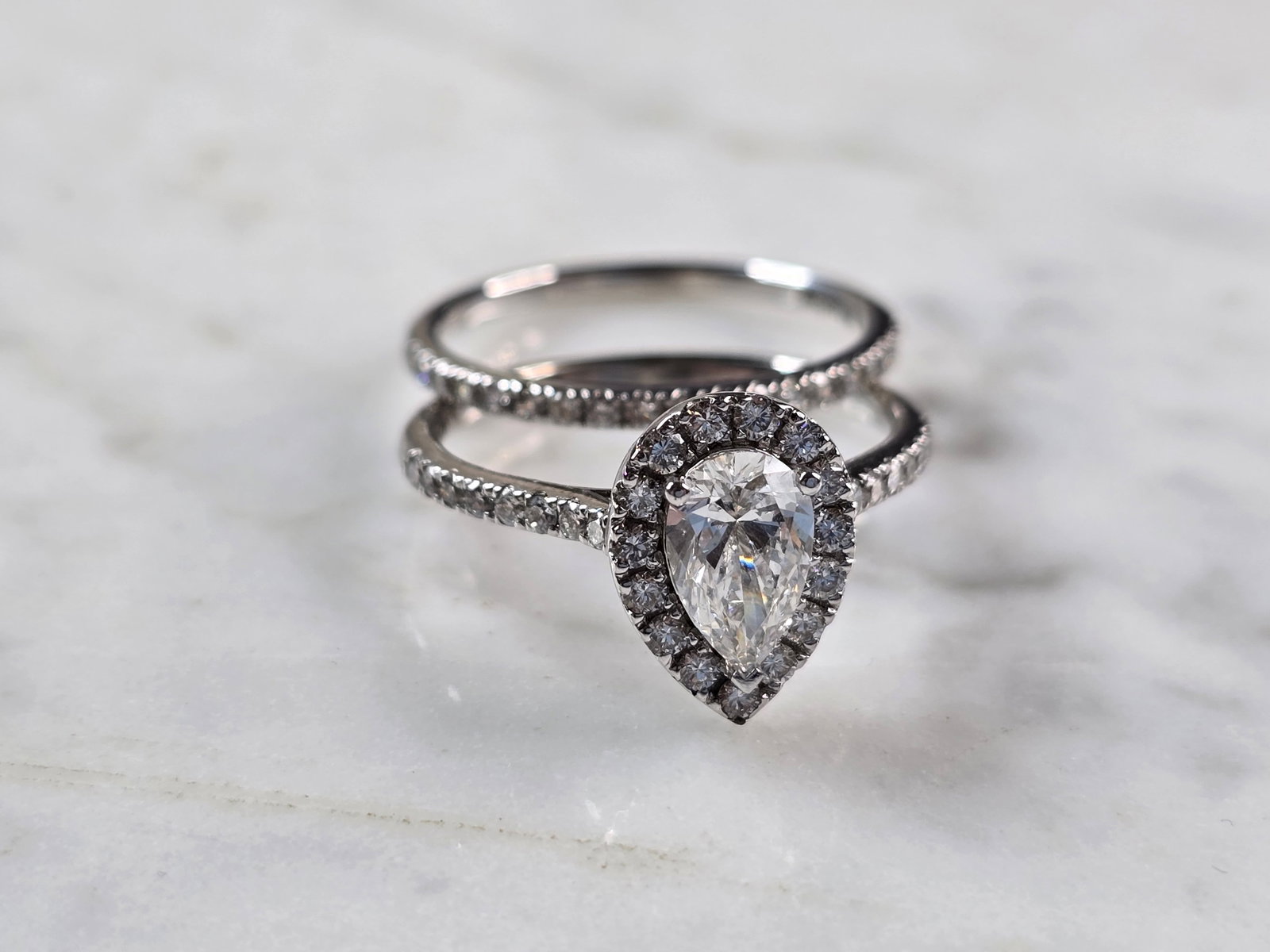 Womens Estate 14k White Gold Lab Diamond Ring Set: A WOMENS ESTATE 14K WHITE GOLD LAB CREATED DIAMOND RING SET. THE RINGS TOGETHER WEIGH 5.2g AND ARE A SIZE 9.5. THE LENGTH OF THE RING IS ABOUT 1/2". THE CENTER DIAMOND IS ABOUT 0.75cts. THERE ARE 50 T