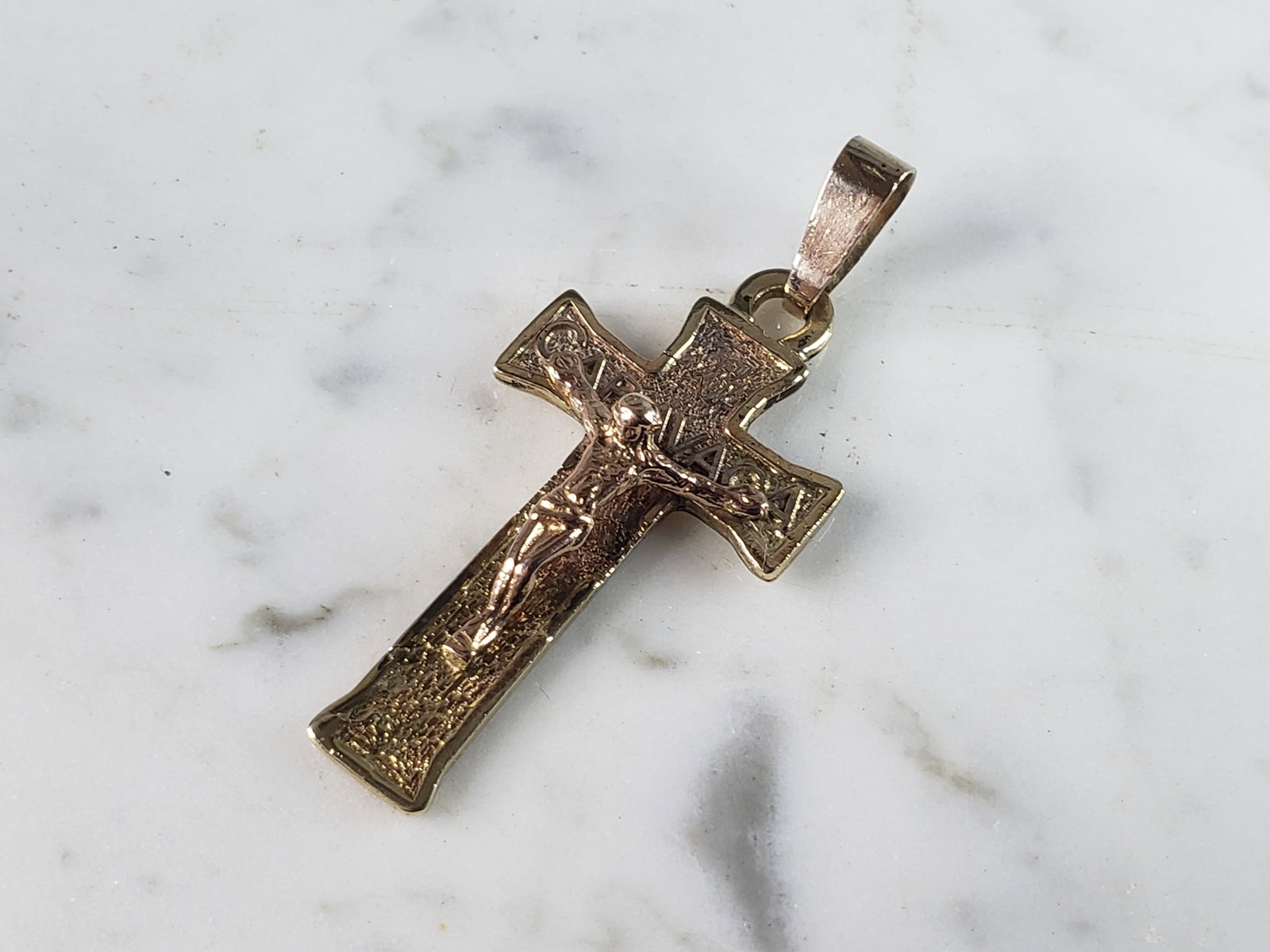 Vintage Estate 10K Yellow Gold Religious Cross Pendant: FOR SALE IS THIS VINTAGE ESTATE 10K YELLOW GOLD RELIGIOUS CROSS PENDANT. THE PENDANT WEIGHS 7.2g AND MEASURES 2" LONG BY 7/8" WIDE. PENDANT IS NOT MARKED BUT IT HAS BEEN TESTED AND IS GUARANTEED TO BE