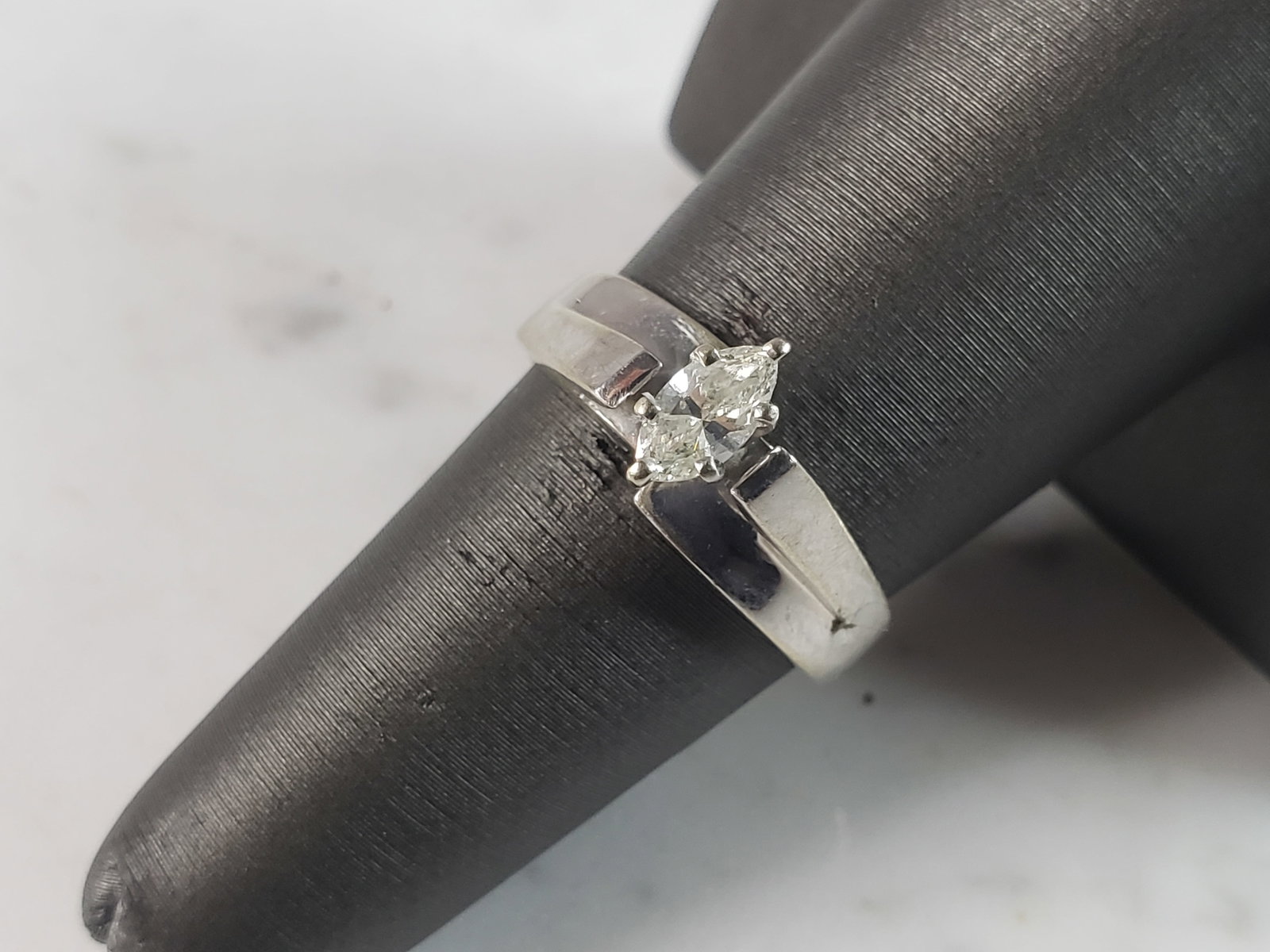 Womens Vintage Estate 14K White Gold Diamond Ring: A WOMENS VINTAGE ESTATE 14K WHITE GOLD MARQUISE DIAMOND RING. THE RING IS A SIZE 6.75, AND WEIGHS 3.9g. DIAMOND IS ABOUT .40cts. RING IS MARKED ON THE INSIDE OF THE BAND. THIS IS A BEAUTIFUL GIFT FOR 