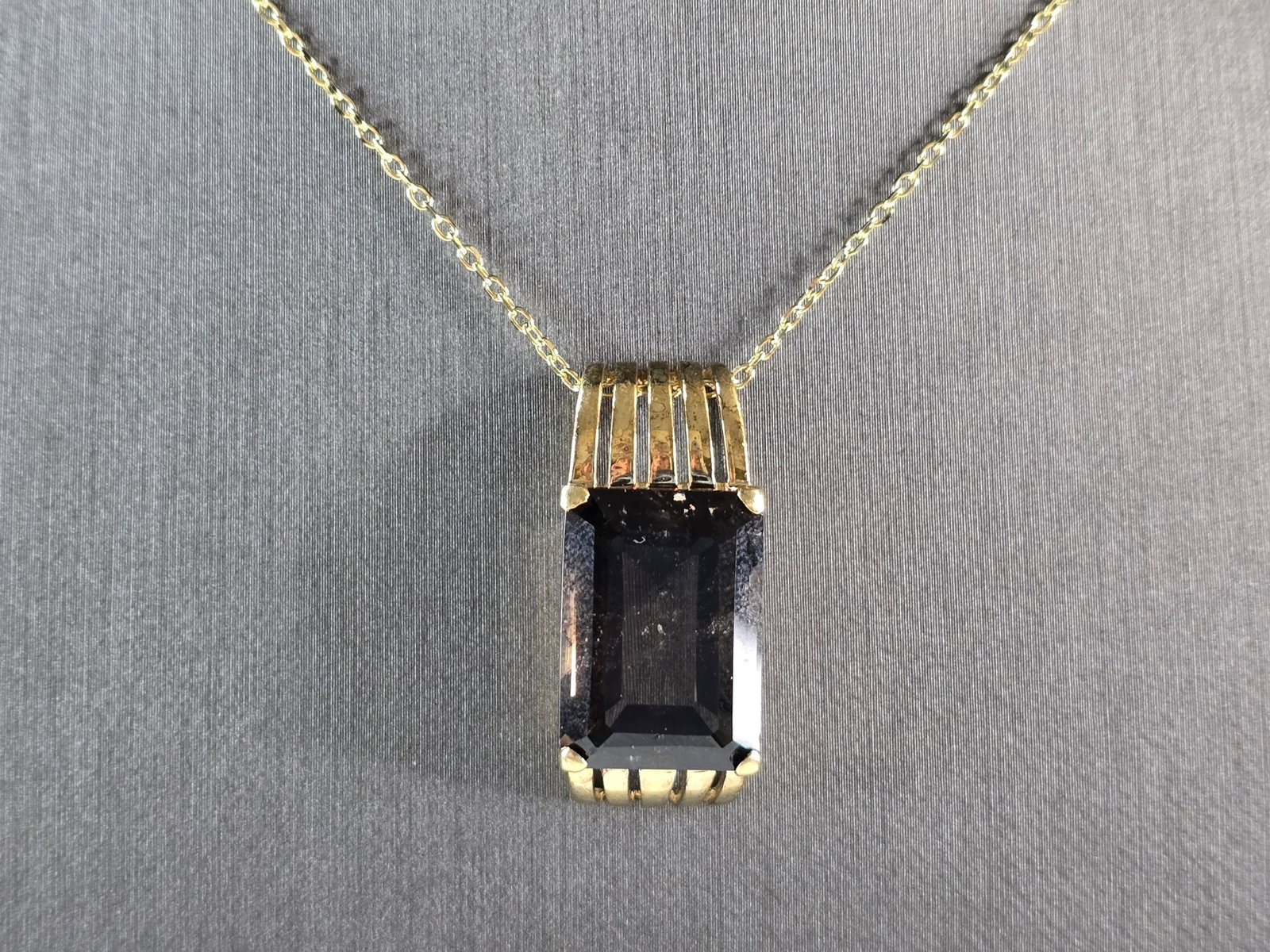 Womens Estate Sterling Silver Gold Tone Modernist Pendant Necklace: A WOMENS VINTAGE ESTATE STERLING SILVER GOLD TONE MODERNIST PENDANT WITH NECKLACE. THE NECKLACE MEASURES ABOUT 18" LONG, AND THE PENDANT MEASURES 1 1/8" LONG BY 1/2" WIDE. TOGETHER THEY WEIGH 8.6g. NO