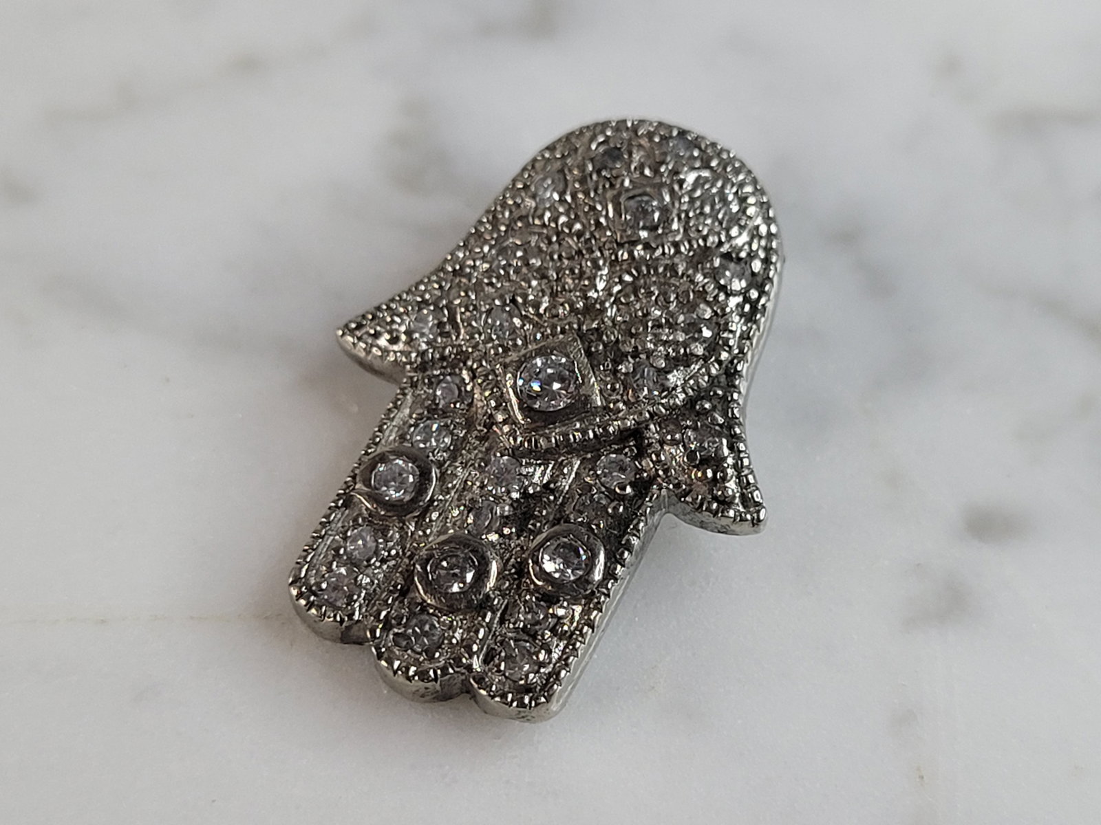 Womens Vintage Estate Sterling Silver CZ Hamsa Hand Pendant: A LOVELY VINTAGE STERLING SILVER CZ HAMSA HAND PENDANT. THE PENDANT WEIGHS 5.6g, AND MEASURES 1" BY 3/4". MAKES A GREAT GIFT FOR THAT SPECIAL SOMEONE. ANY QUESTIONS, PLEASE DO NOT HESITATE TO ASK.