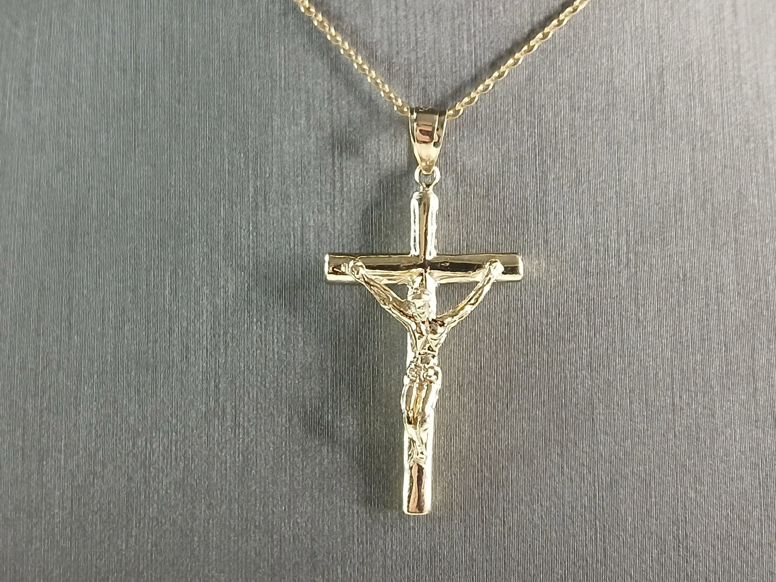 Womens Sterling Silver Gold Tone Religious Cross Necklace: A VERY NICE STERLING SILVER GOLD TONE RELIGIOUS CROSS NECKLACE THAT WEIGHS 6.0g. THE NECKLACE MEASURES 18" LONG AND THE PENDANT MEASURES 1 1/2" LONG BY 3/4" WIDE. ANY QUESTIONS PLEASE DONT HESITATE TO