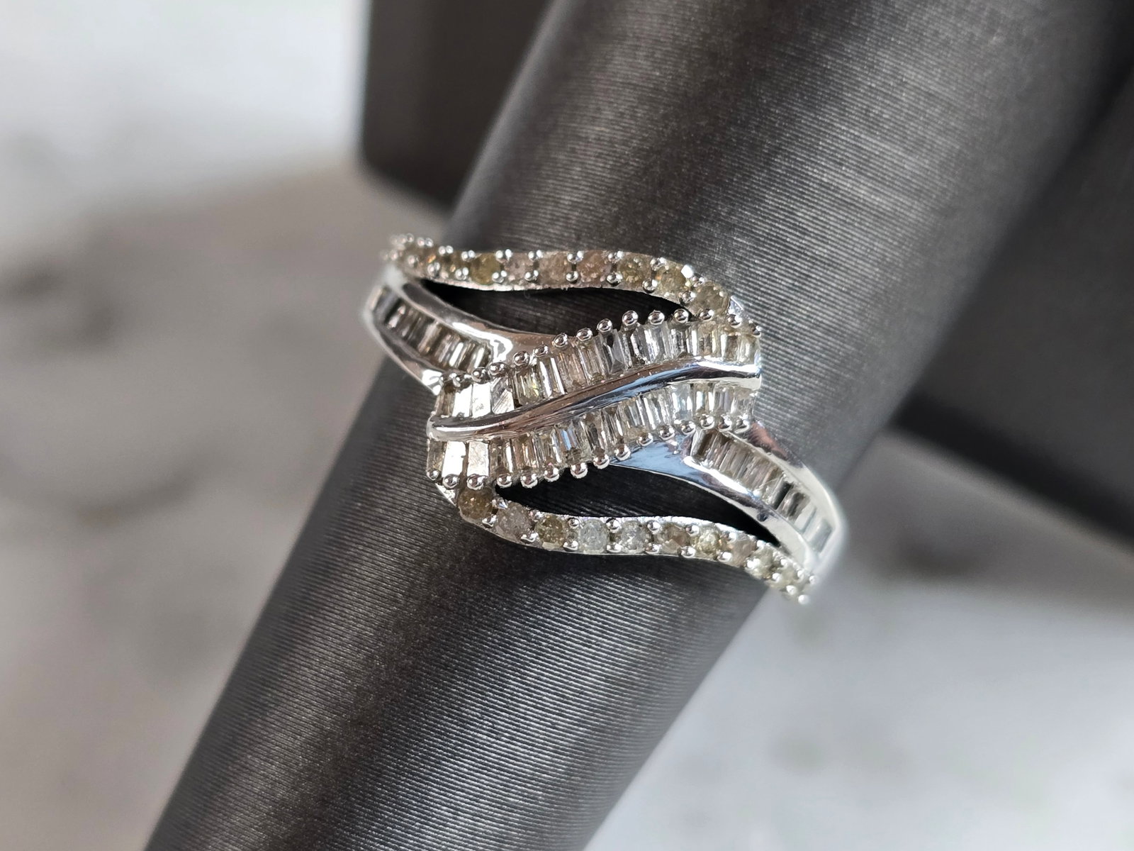 Womens Vintage Estate Sterling Silver Modernist Diamond Ring (1 of 5)