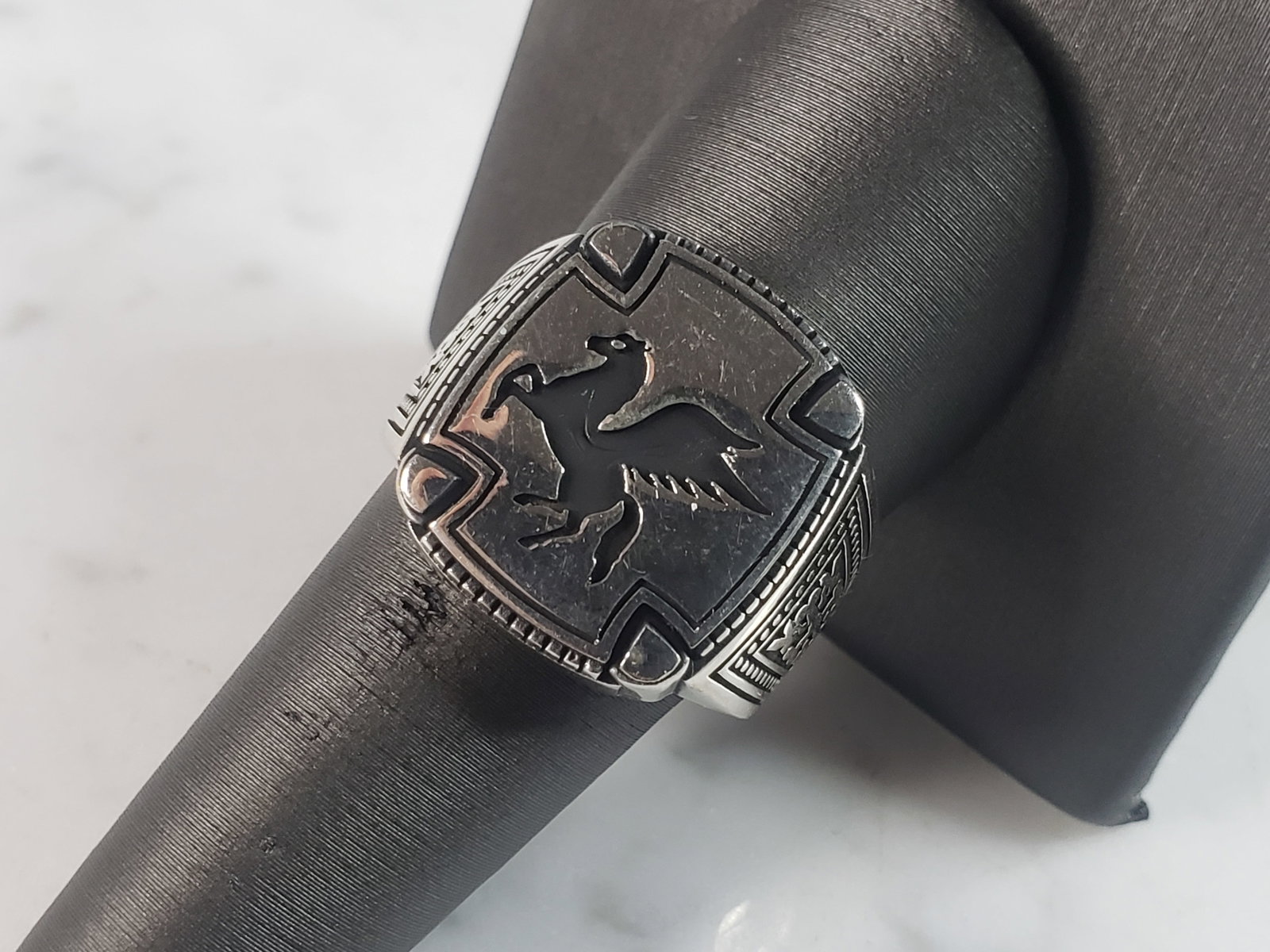 Mens Sterling Silver Pegasus Ring: A MENS STERLING SILVER PEGASUS RING. THE RING WEIGHS 9.6g, AND IS A SIZE 11.5. THE WIDTH OF THE RING IS 3/4". ANY QUESTIONS PLEASE DO NOT HESITATE TO ASK. BE SURE TO CHECK OUT SOME OF MY OTHER GREAT I