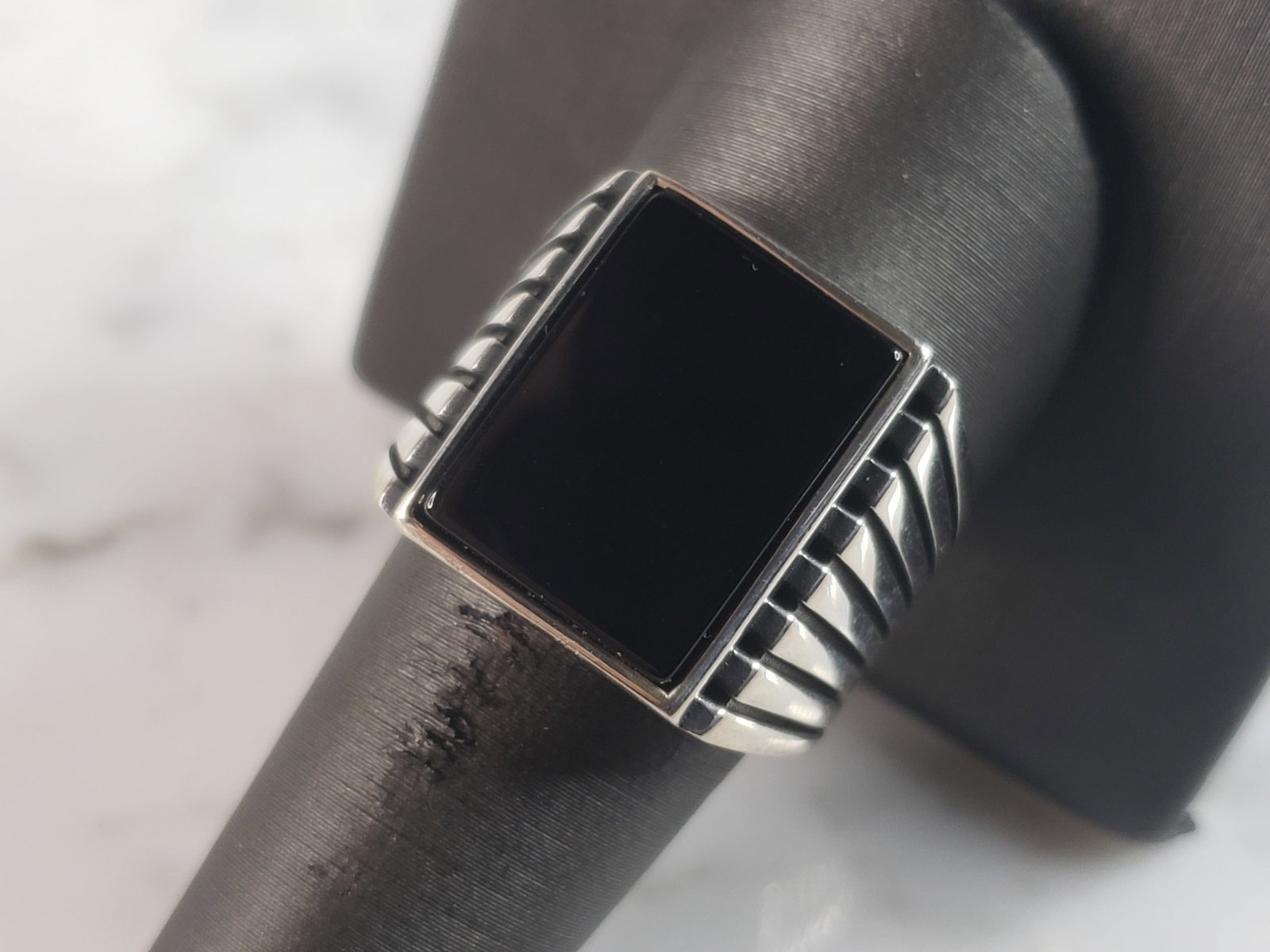 Mens Sterling Silver Modernist Onyx Ring: FOR SALE IS THIS MENS STERLING SILVER MODERNIST ONYX RING. THE RING WEIGHS 10.2g AND IS A SIZE 9.0. THIS RING WOULD BE A WONDERFUL GIFT FOR THAT SPECIAL SOMEONE. ANY QUESTIONS PLEASE DO NOT HESITATE T