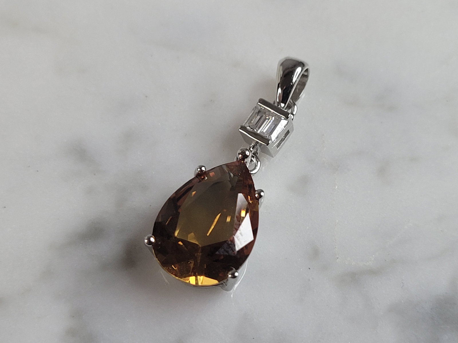Womens Estate Sterling Silver Citrine Pendant: A WOMENS ESTATE STERLING SILVER PENDANT. PENDANT HAS A CITRINE COLORED GLASS STONE. PENDANT WEIGHS 2.7g AND MEASURES 1" LONG BY 3/8" WIDE. MAKES A GREAT GIFT FOR THAT SOMEONE SPECIAL. ANY QUESTIONS, P