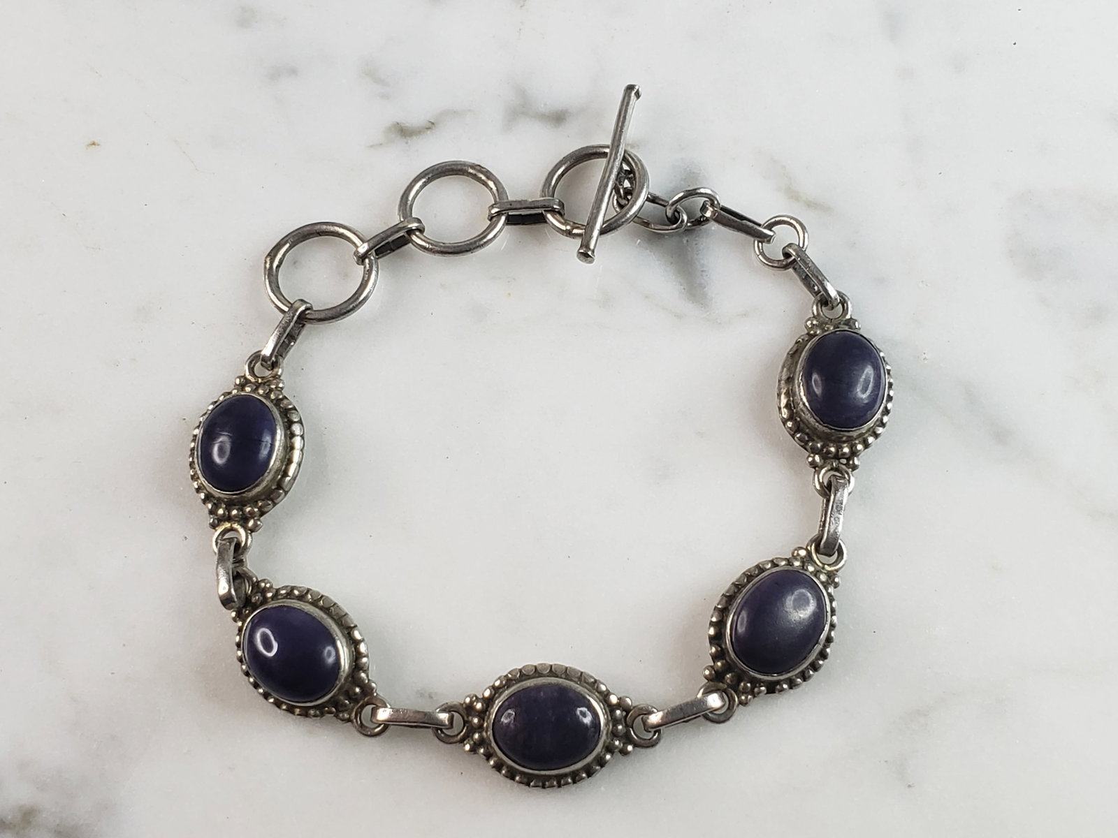 Womens Vintage Estate Sterling Silver Modernist Bracelet: A WOMENS VINTAGE ESTATE STERLING SILVER MODERNIST BRACELET. NOT SURE IF STONES ARE NATURAL OR MAN MADE. BRACELET MEASURES 7 1/2" LONG BY 3/8" WIDE AND WEIGHS 12.5g. THIS WOULD MAKE A LOVELY GIFT FOR T