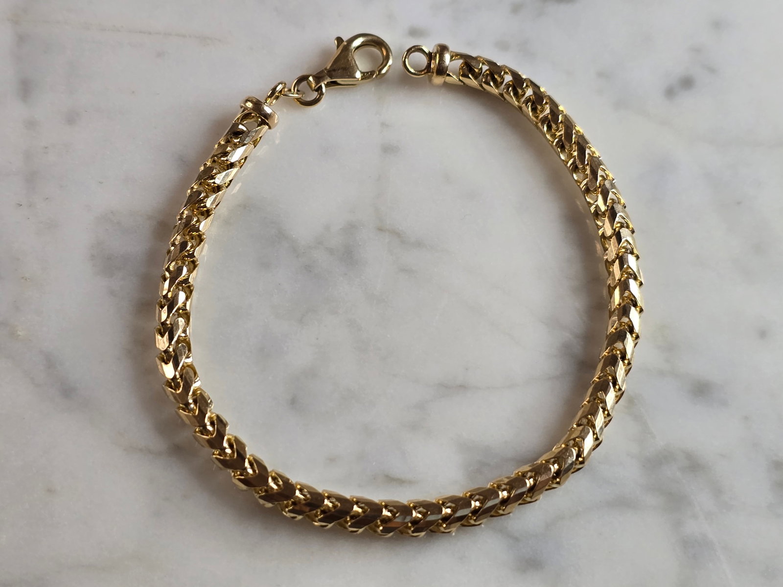 Womens Vintage Estate 14K Yellow Gold Modernist Italian Bracelet: A WOMENS VINTAGE ESTATE 14K YELLOW GOLD MODERNIST ITALIAN BRACELET. THE BRACELET WEIGHS 20.6g AND MEASURES 7 7/8" LONG BY 3/16" WIDE. BRACELET IS MARKED ON THE CLASP. MAKES A GREAT GIFT FOR THAT SOMEO