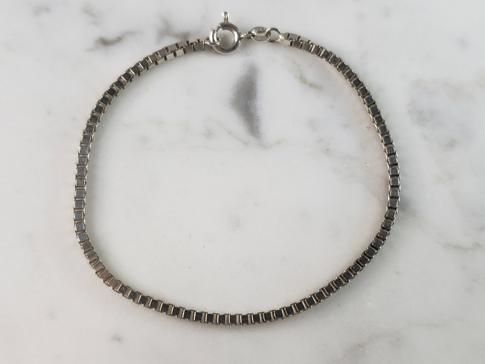 Womens Vintage Estate Sterling Silver Modernist Bracelet: A LOVELY WOMENS VINTAGE ESTATE STERLING SILVER MODERNIST BRACELET. BRACELET MEASURES 7 1/4" LONG BY 1/8" WIDE AND WEIGHS 4.2g. THIS WOULD MAKE A LOVELY GIFT FOR THAT SOMEONE SPECIAL. ANY QUESTIONS, PL