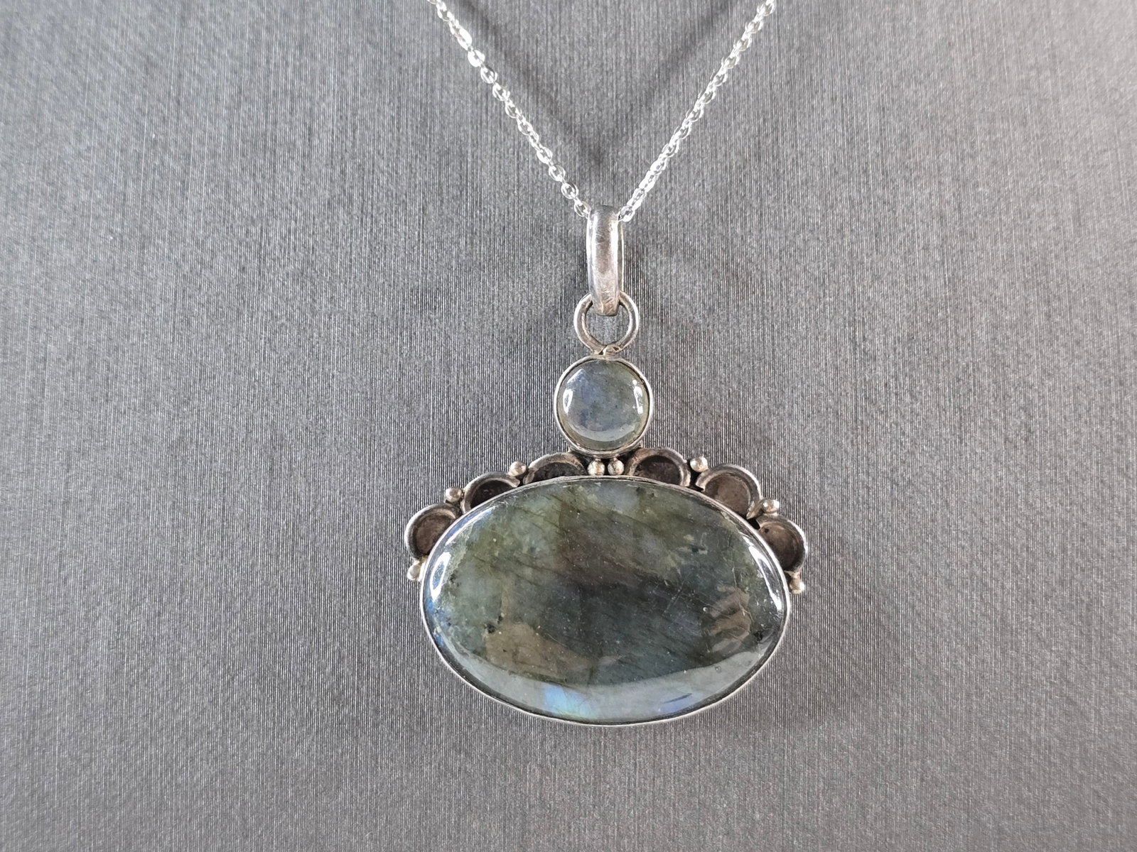 Womens Estate Sterling Silver Labradorite Moonstone Pendant Necklace: A WOMENS ESTATE STERLING SILVER LABRADORITE AND MOONSTONE PENDANT WITH NECKLACE. PENDANT WITH NECKLACE WEIGHS 12.5g. THE PENDANT MEASURES 1 3/4" LONG BY 1 3/8" WIDE. THE NECKALCE MEASURES 18" LONG AND