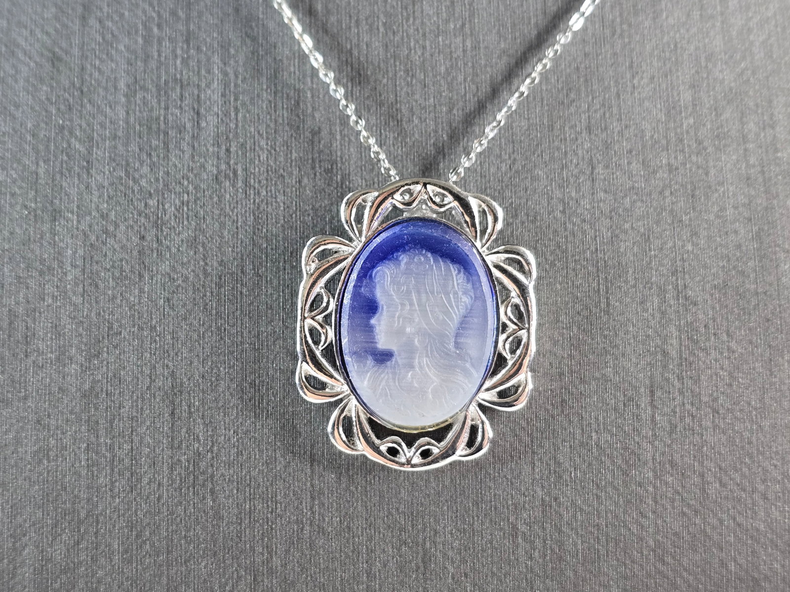 Womens Sterling Silver Victorian Style Cameo Pendant Necklace: A WOMENS ESTATE STERLING SILVER VICTORIAN STYLE CAMEO PENDANT WITH NECKLACE. PENDANT WITH NECKLACE WEIGHS 9.8g. THE PENDANT MEASURES 1 1/8" LONG BY 1" WIDE. THE NECKALCE MEASURES 18" LONG AND IS ADJUS