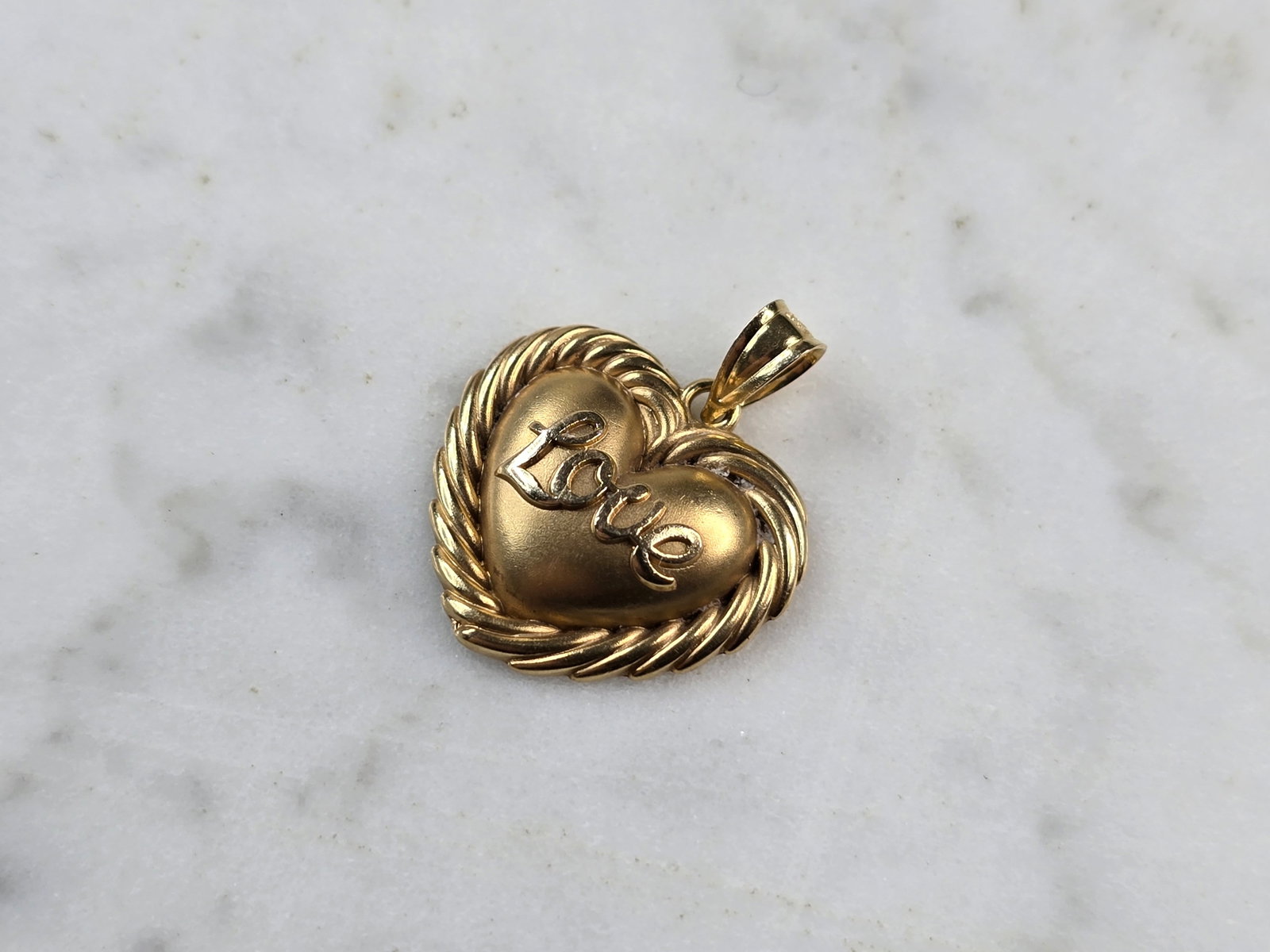 Womens Vintage 14k Gold Michael Anthony Love Heart Pendant: A WOMENS VINTAGE ESTATE 14K GOLD "LOVE" HEART PENDANT MADE BY MICHAEL ANTHONY. THE TOTAL WEIGHT IS 1.8g. THE PENDANT MEASURES 3/4" LONG BY 3/4" WIDE. PENDANT IS MARKED ON THE BACK. MAKES A GREAT GIFT 