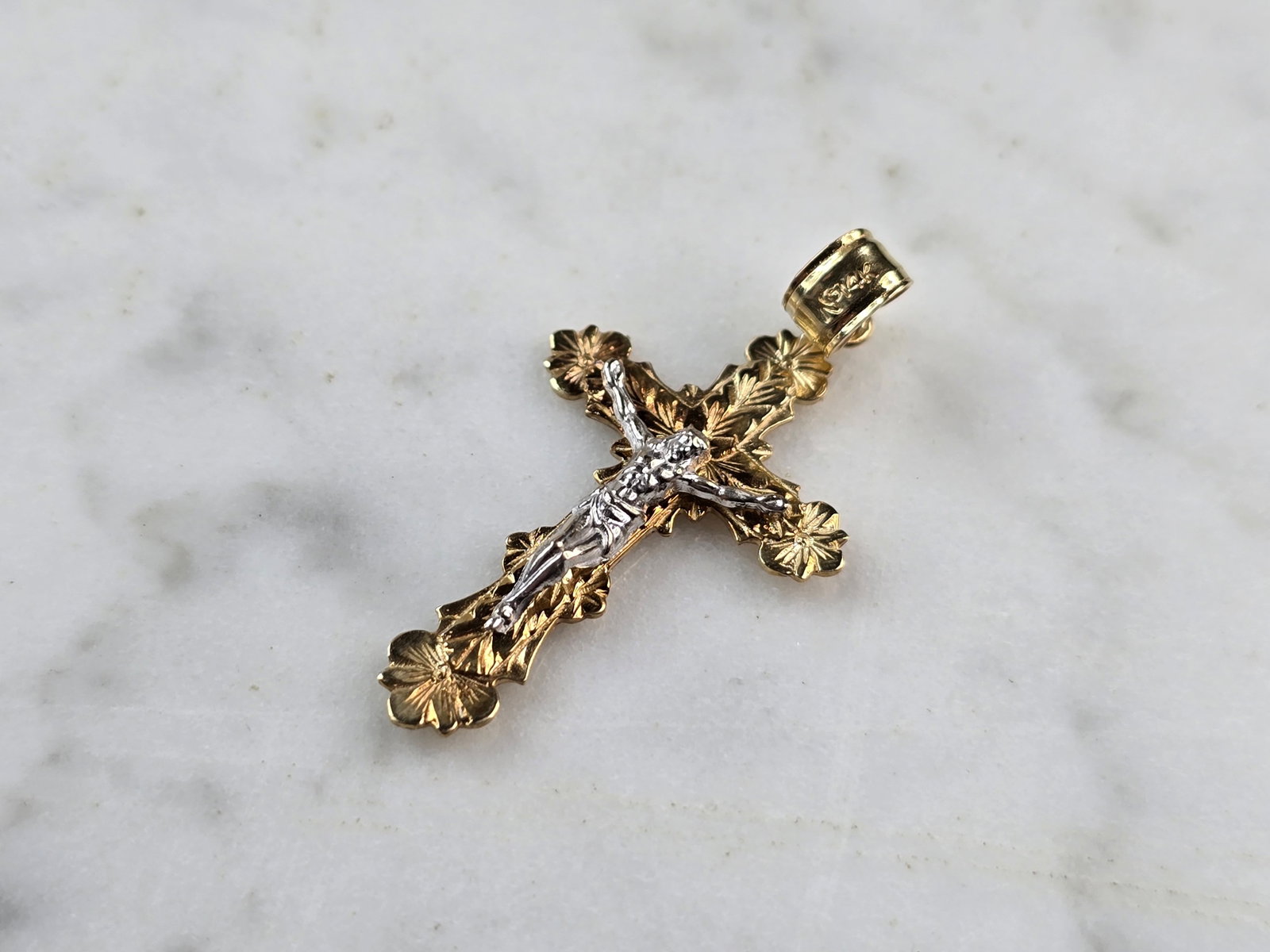 Womens Vintage Estate 14K White & Yellow Gold Religious Cross Pendant: A WOMENS VINTAGE ESTATE 14K WHITE & YELLOW GOLD RELIGIOUS CROSS PENDANT. THE PENDANT WEIGHS 1.6g AND MEASURES 1 5/16" LONG BY 3/4" WIDE. MARKED 14K ON THE BACK. MAKES A GREAT GIFT FOR THAT SOMEONE SPE